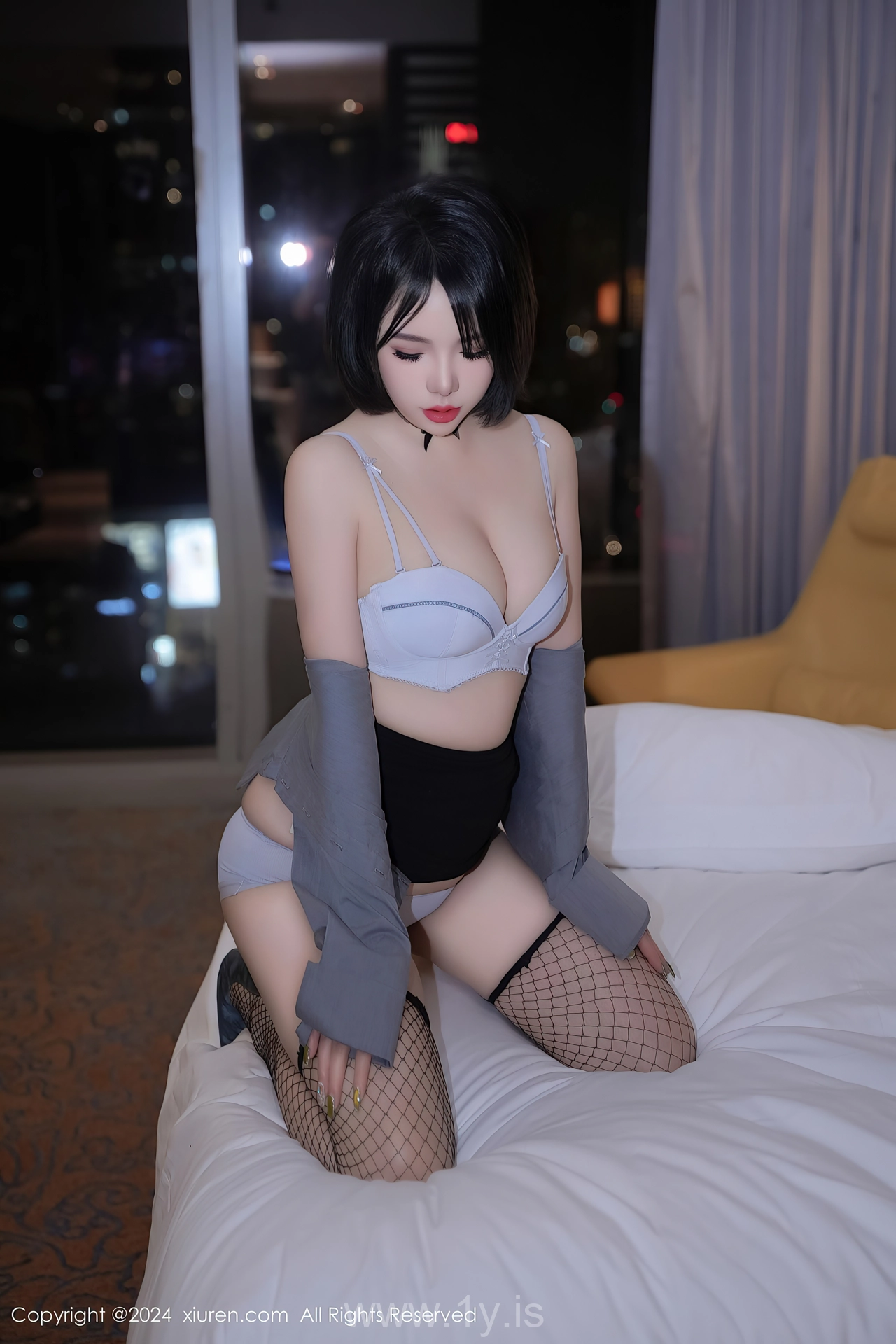 XIUREN(秀人网) No.8435 Stylish & Irresistible Chinese Dreamgirl 陆萱雅