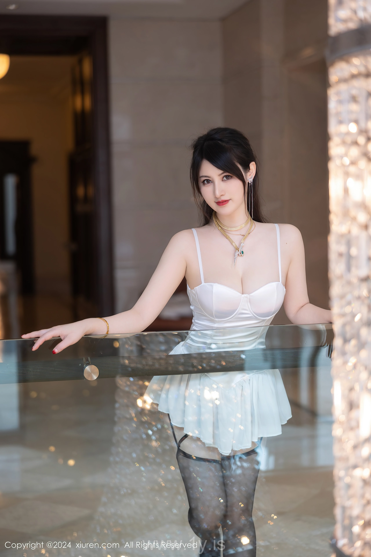 XIUREN(秀人网) No.8436 Enigmatic & Lovely Chinese Fox 诗诗kiki