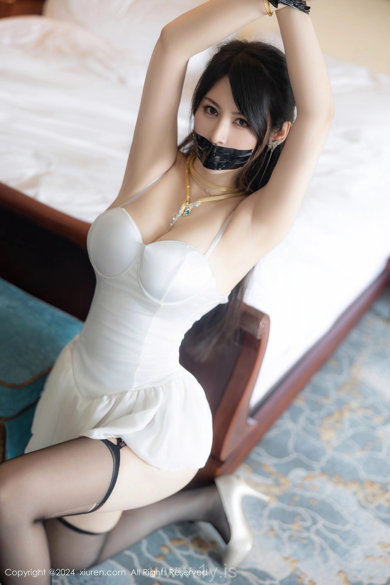 XIUREN(秀人网) No.8436 Enigmatic & Lovely Chinese Fox 诗诗kiki