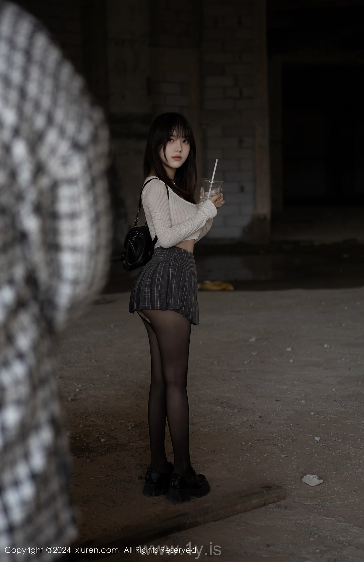 XIUREN(秀人网) No.8439 Trendy & Tempting Chinese Homebody Girl 豆瓣酱