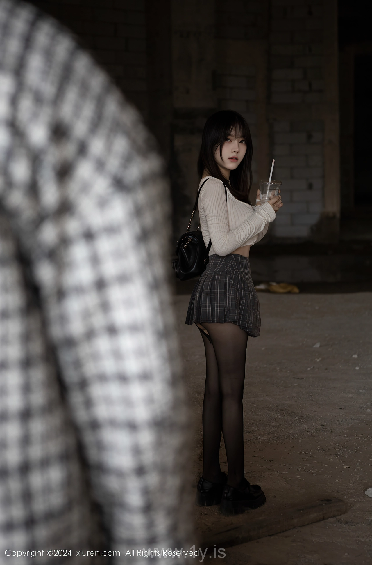 XIUREN(秀人网) No.8439 Trendy & Tempting Chinese Homebody Girl 豆瓣酱