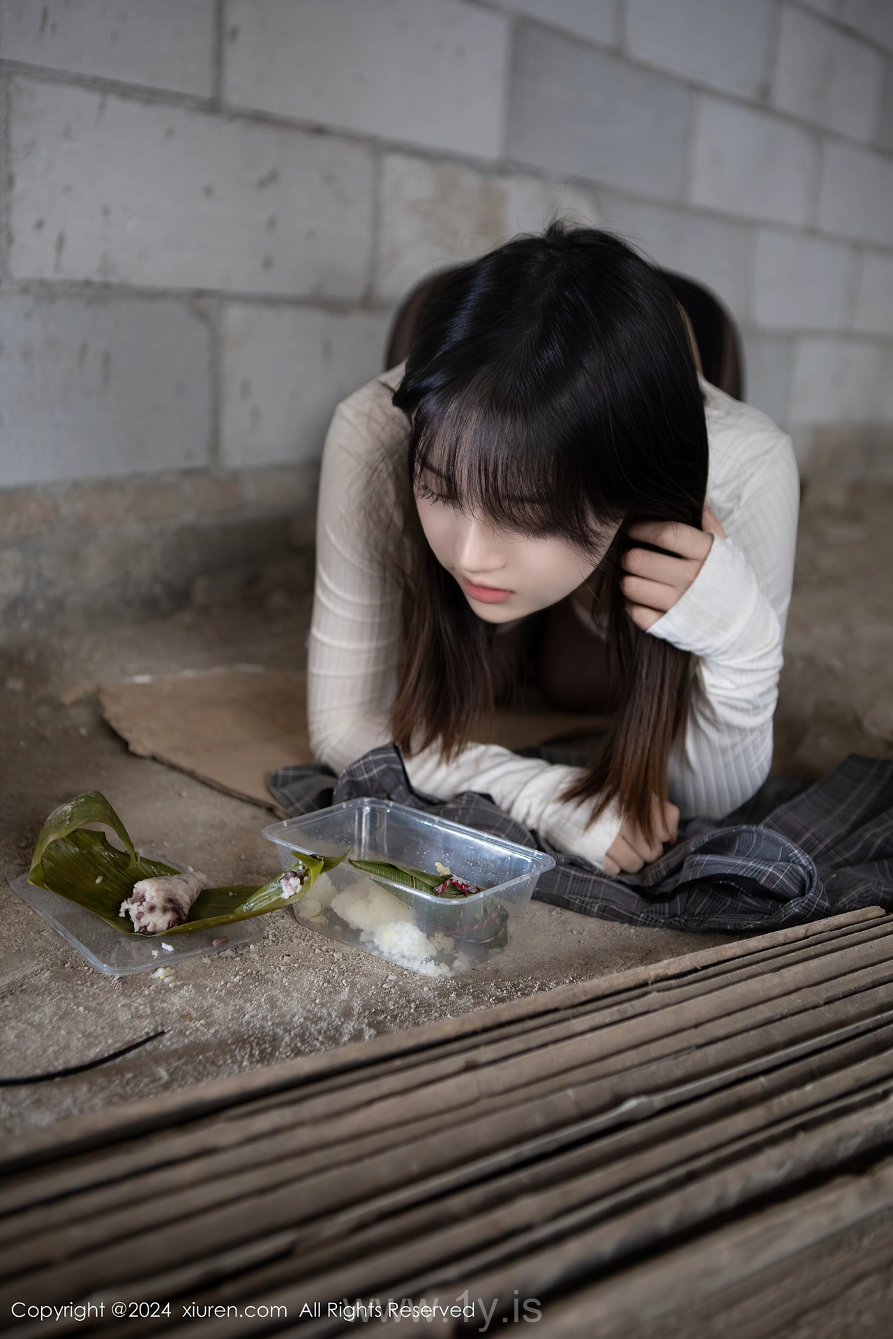 XIUREN(秀人网) No.8439 Trendy & Tempting Chinese Homebody Girl 豆瓣酱