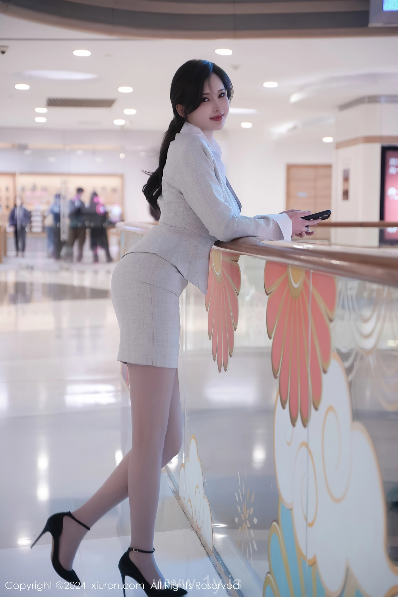 XIUREN(秀人网) No.8444 Fashionable & Good-looking Chinese Starlet Carol周妍希X