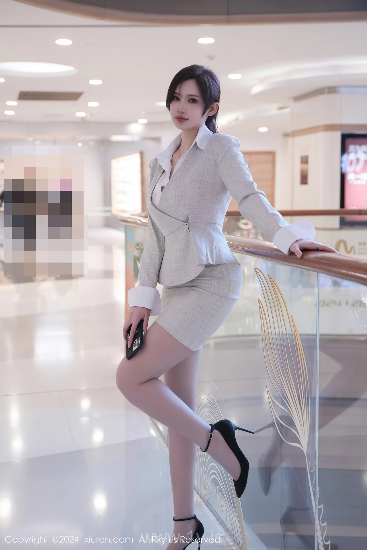 XIUREN(秀人网) No.8444 Fashionable & Good-looking Chinese Starlet Carol周妍希X