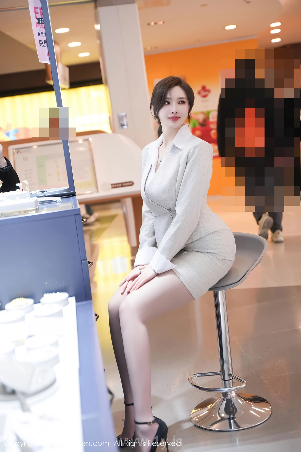 XIUREN(秀人网) No.8444 Fashionable & Good-looking Chinese Starlet Carol周妍希X