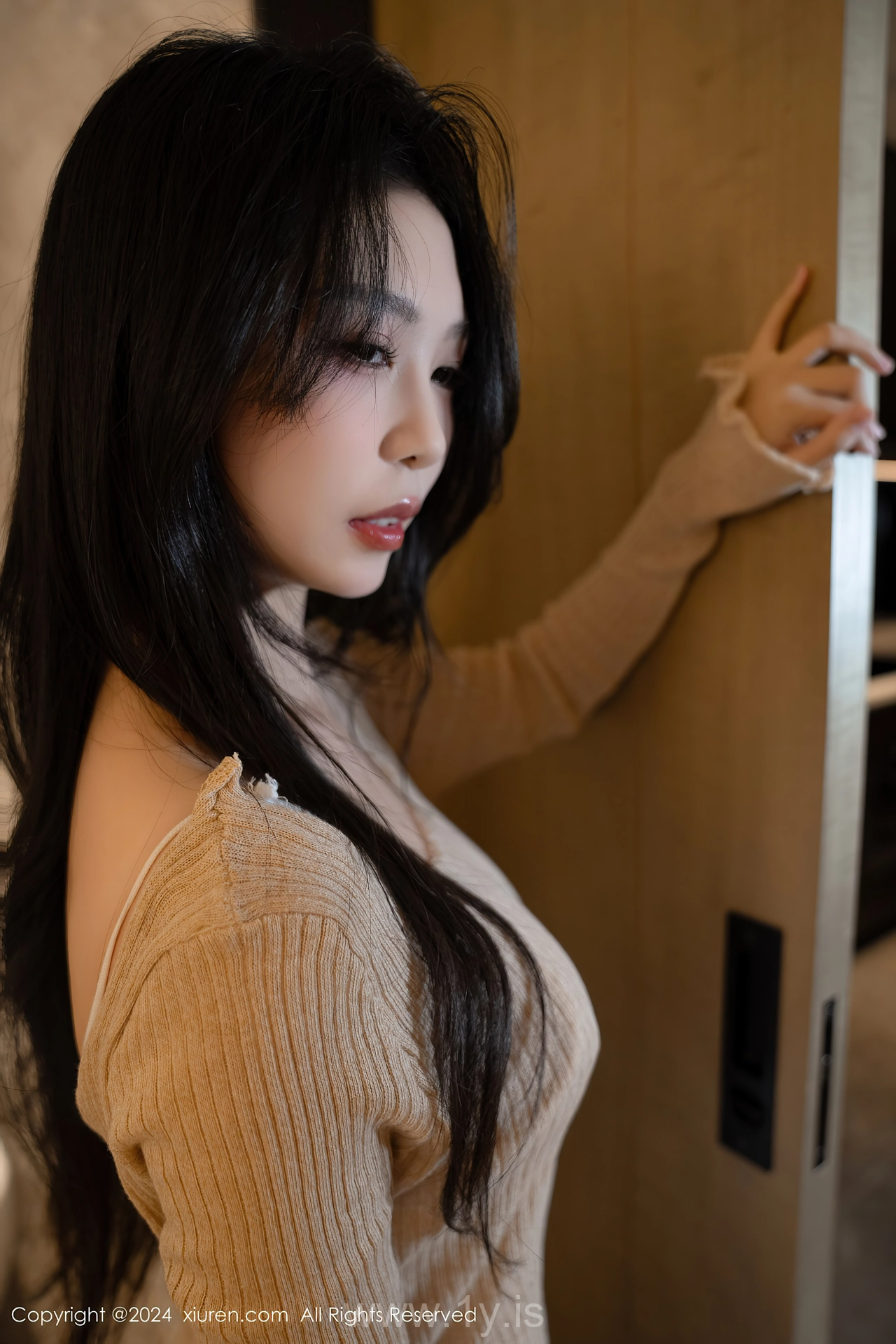 XIUREN(秀人网) No.8455 Playful & Ravishing Asian Temptress 利世