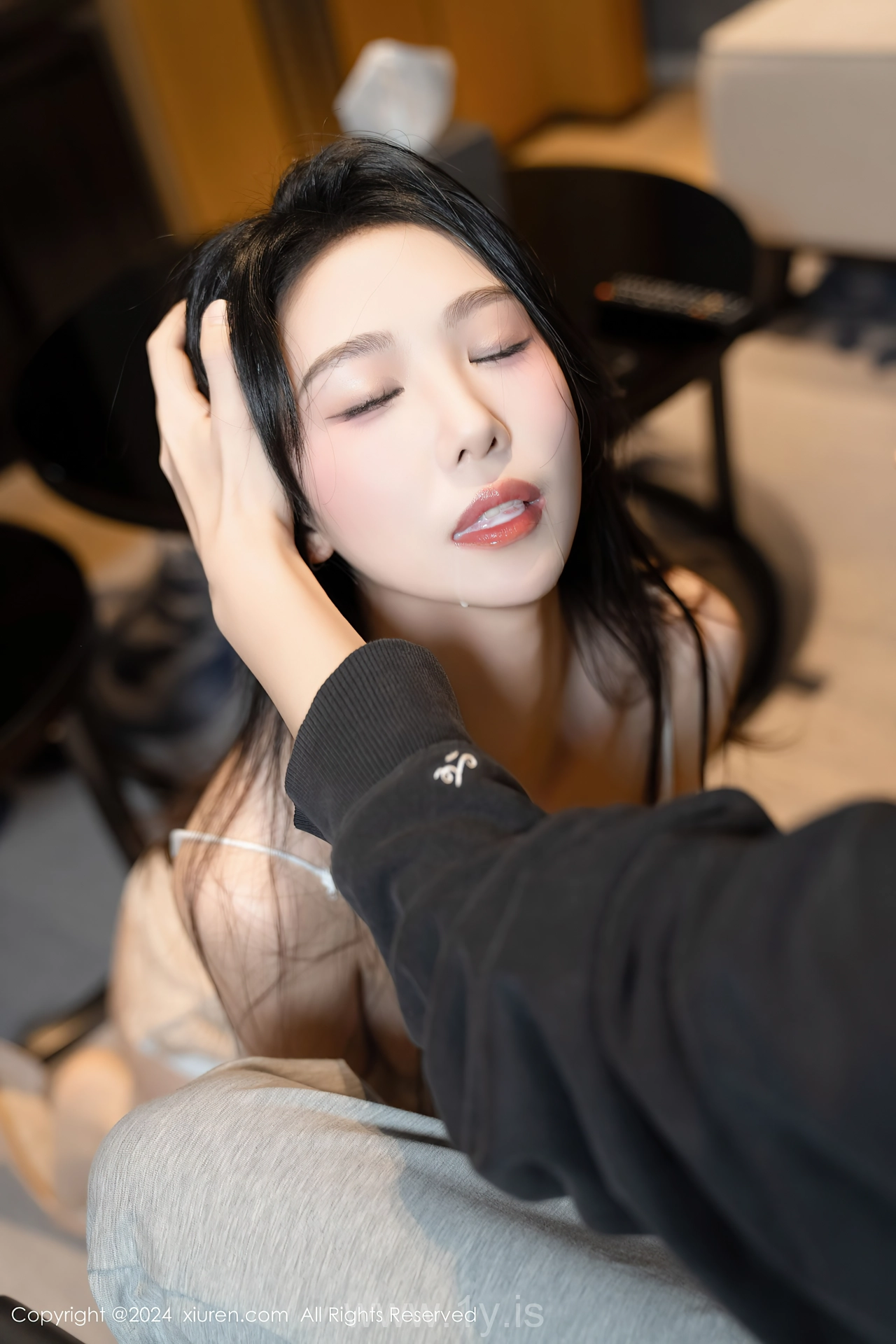 XIUREN(秀人网) No.8455 Playful & Ravishing Asian Temptress 利世