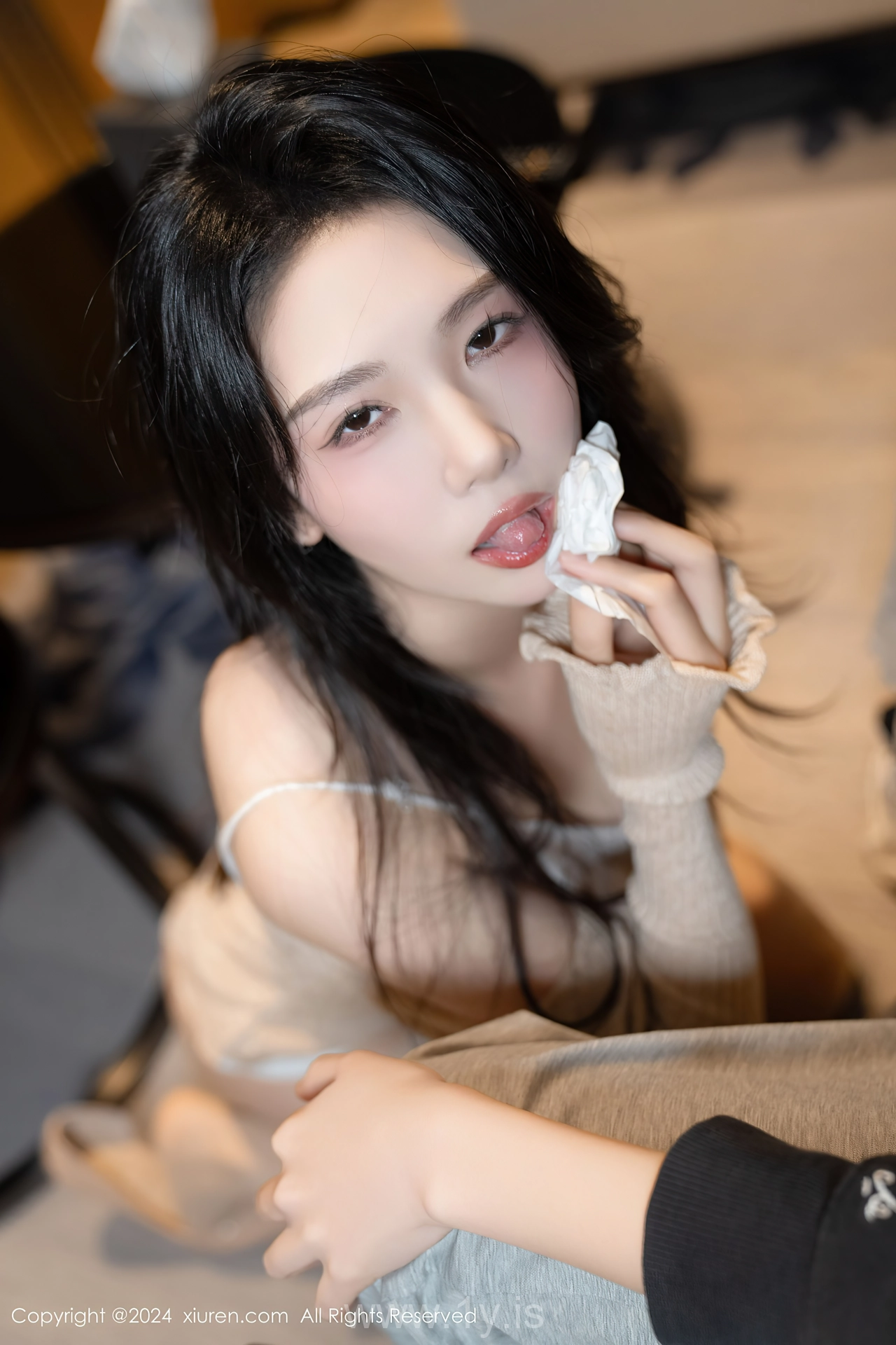 XIUREN(秀人网) No.8455 Playful & Ravishing Asian Temptress 利世