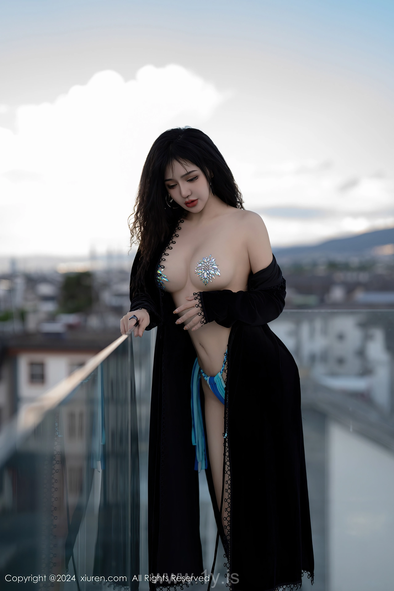 XIUREN(秀人网) No.8460 Captivating Chinese Model 文静儿