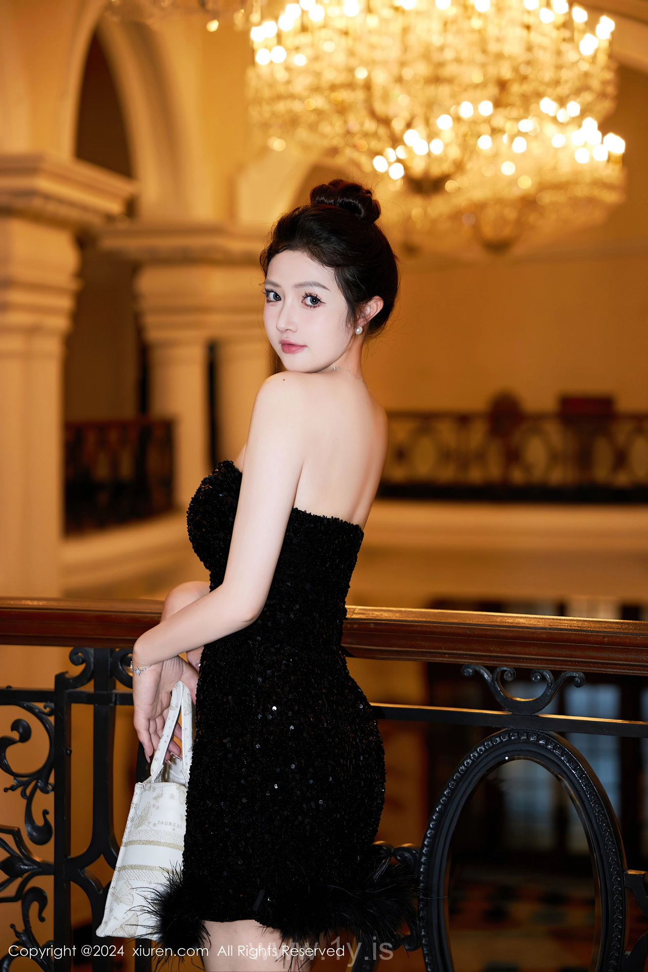 XIUREN(秀人网) No.8462 Enigmatic & Nice-looking Chinese Peri 养乐多DoDo