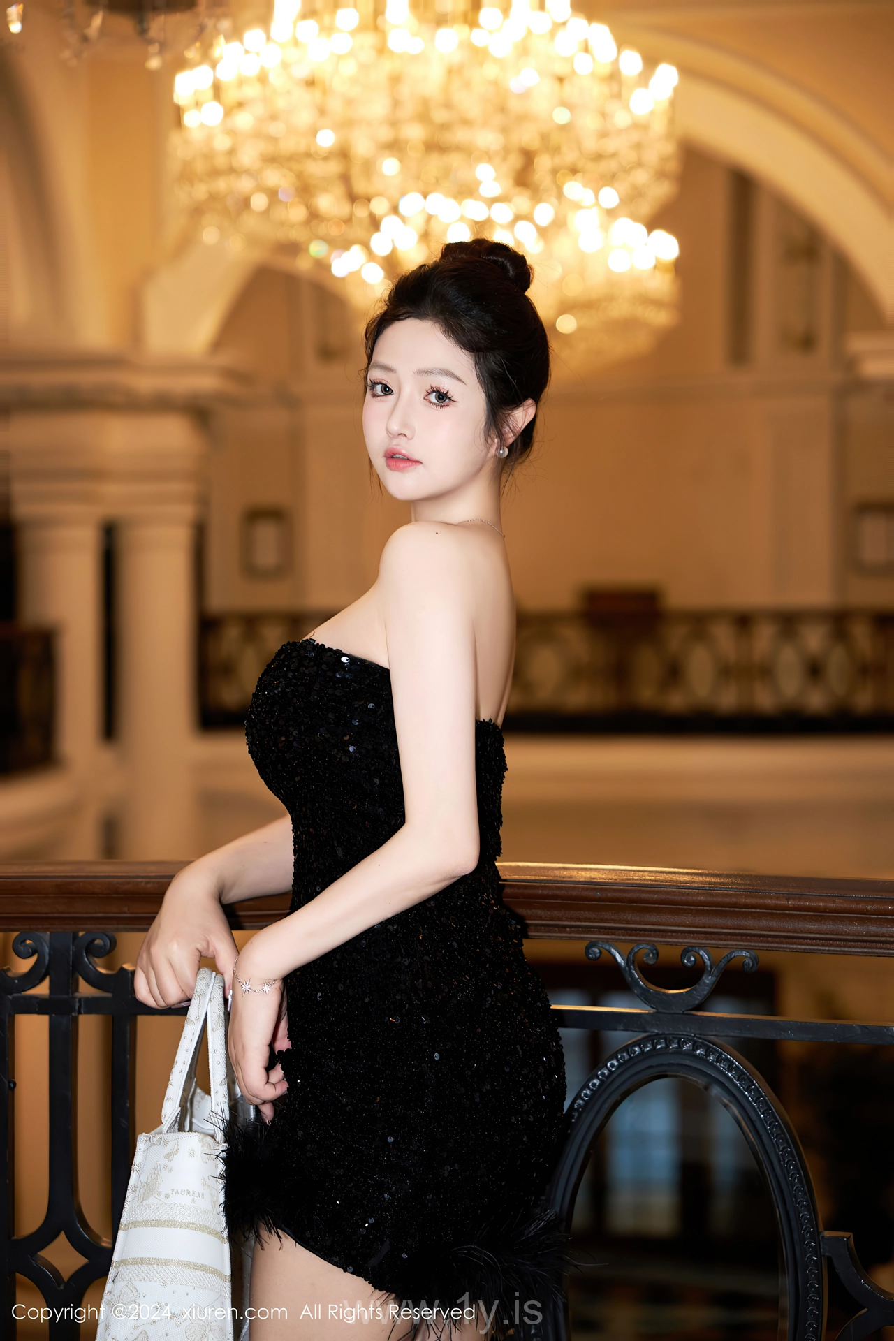 XIUREN(秀人网) No.8462 Enigmatic & Nice-looking Chinese Peri 养乐多DoDo