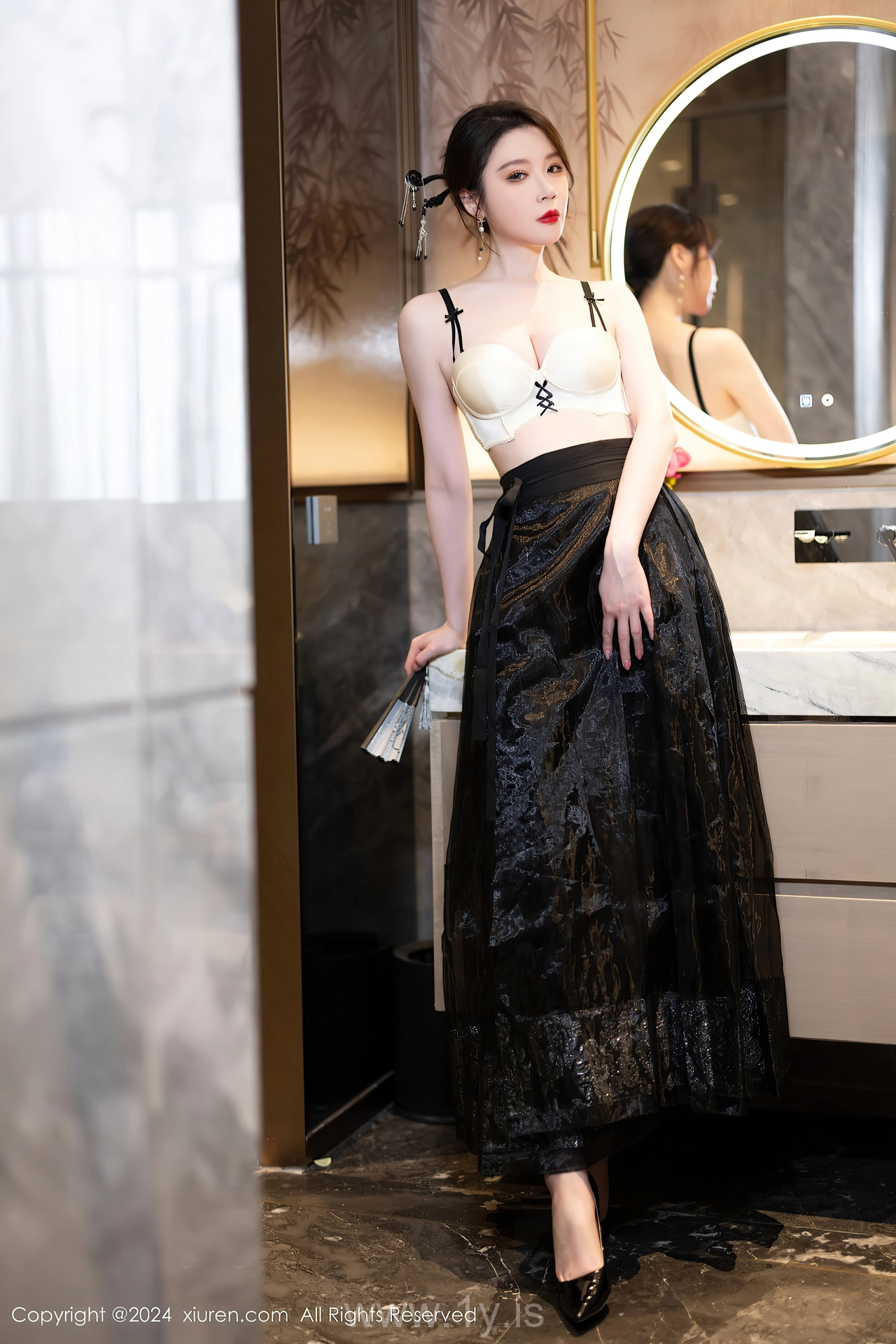 XIUREN(秀人网) No.8465 Breathtaking Asian Cutie 梦心玥