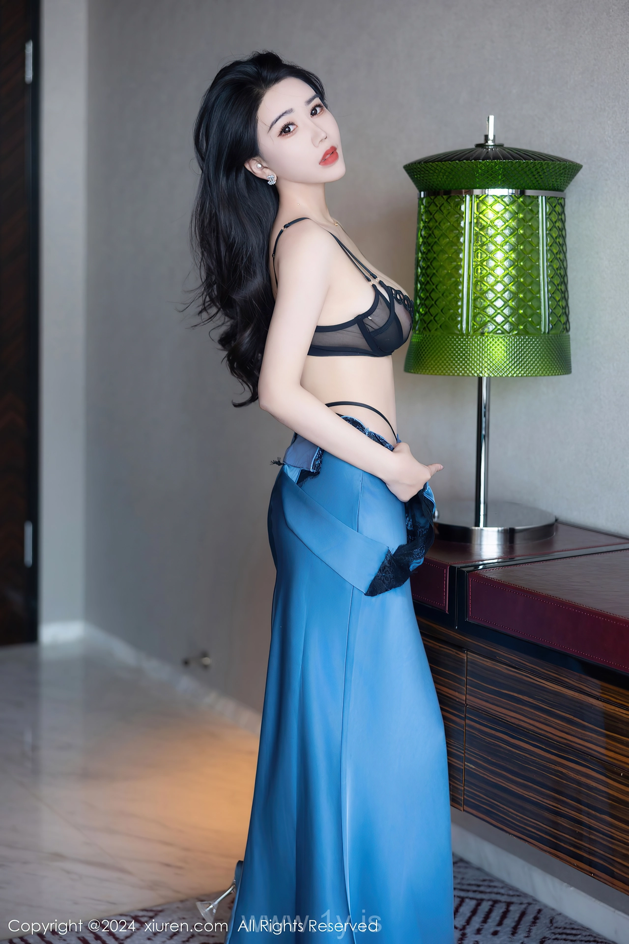 XIUREN(秀人网) No.8466 Breathtaking & Intriguing Chinese Siren 李若汐