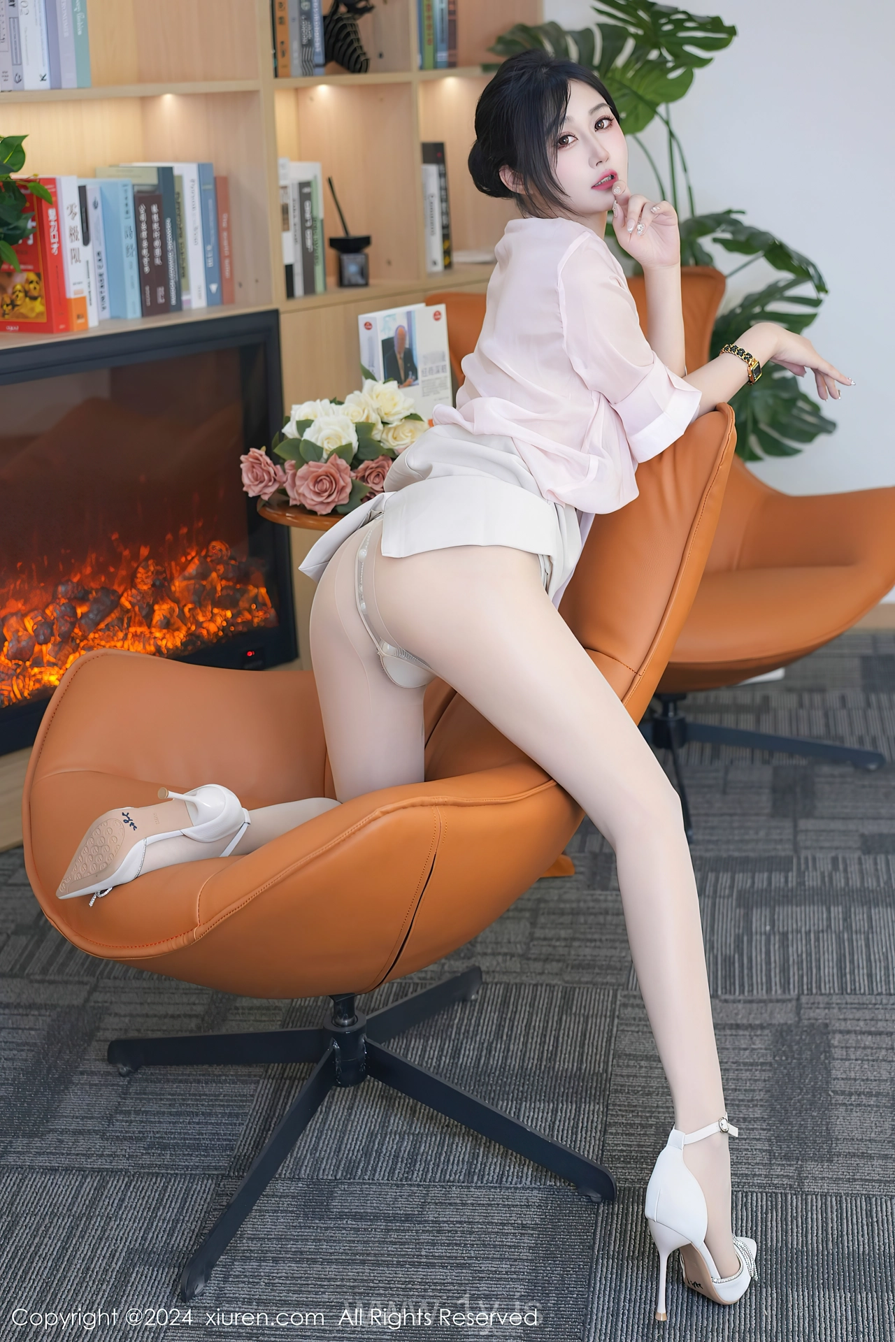 XIUREN(秀人网) No.8477 Enchanting & Elegant Chinese Babe laura阿姣