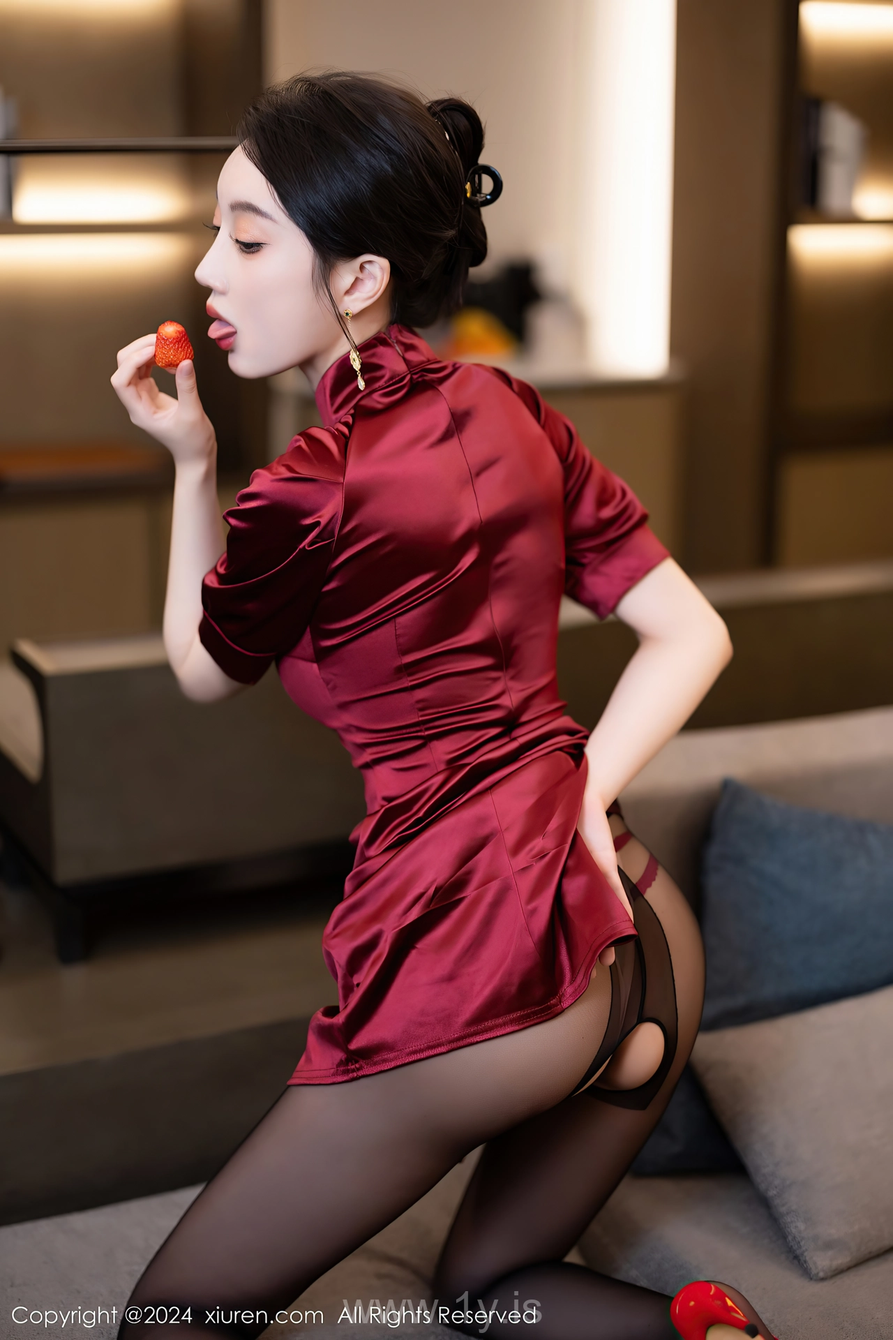 XIUREN(秀人网) No.8479 Vivacious & Pretty Asian Charmer 玥儿玥