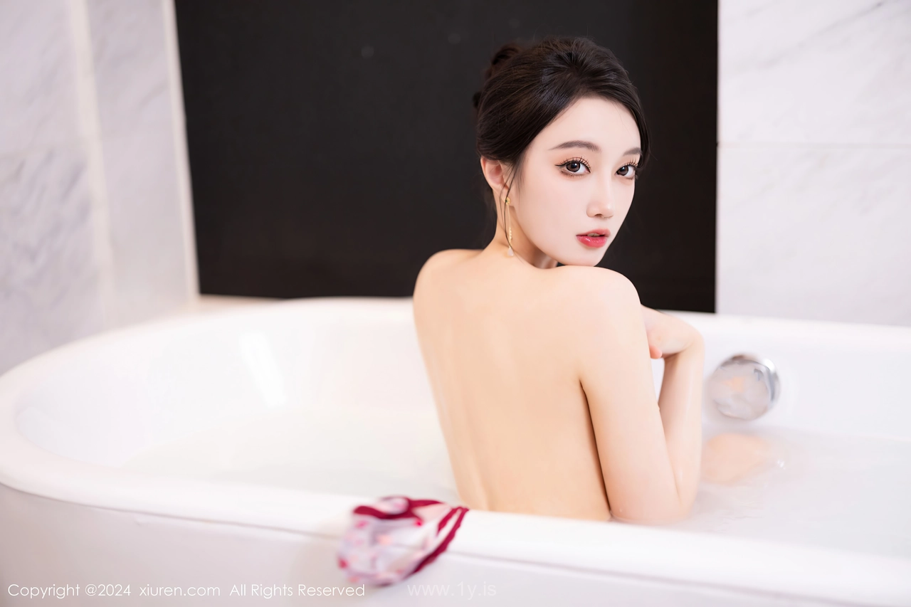 XIUREN(秀人网) No.8479 Vivacious & Pretty Asian Charmer 玥儿玥