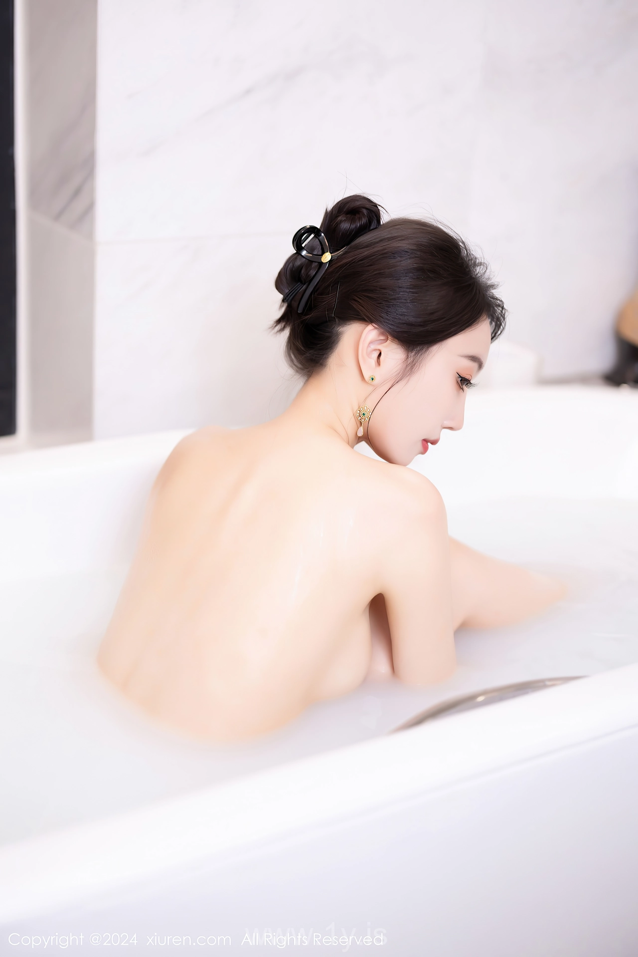 XIUREN(秀人网) No.8479 Vivacious & Pretty Asian Charmer 玥儿玥