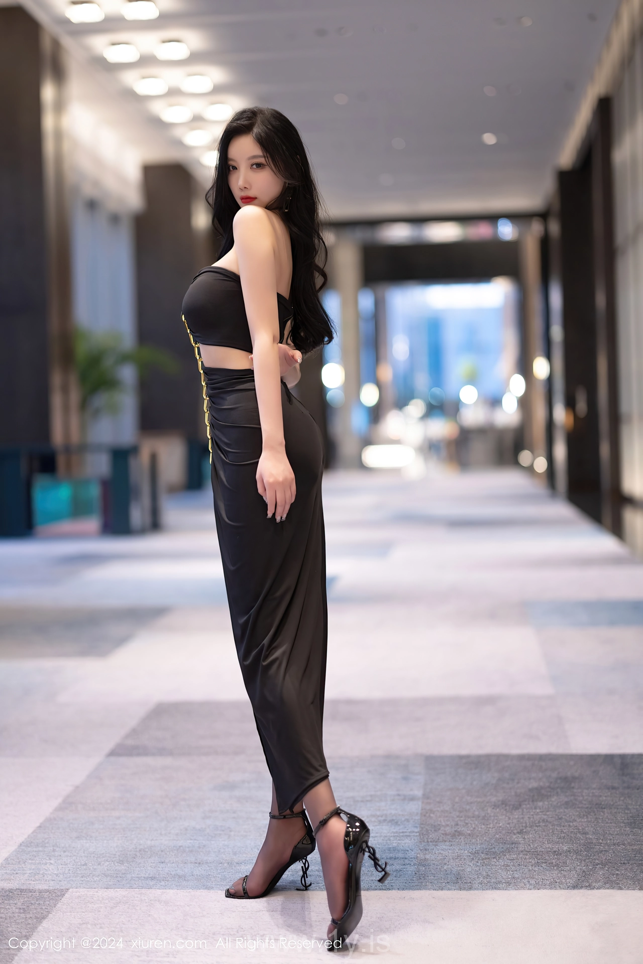 XIUREN(秀人网) No.8484 Slender & Refined Chinese Diva 杨晨晨Yome