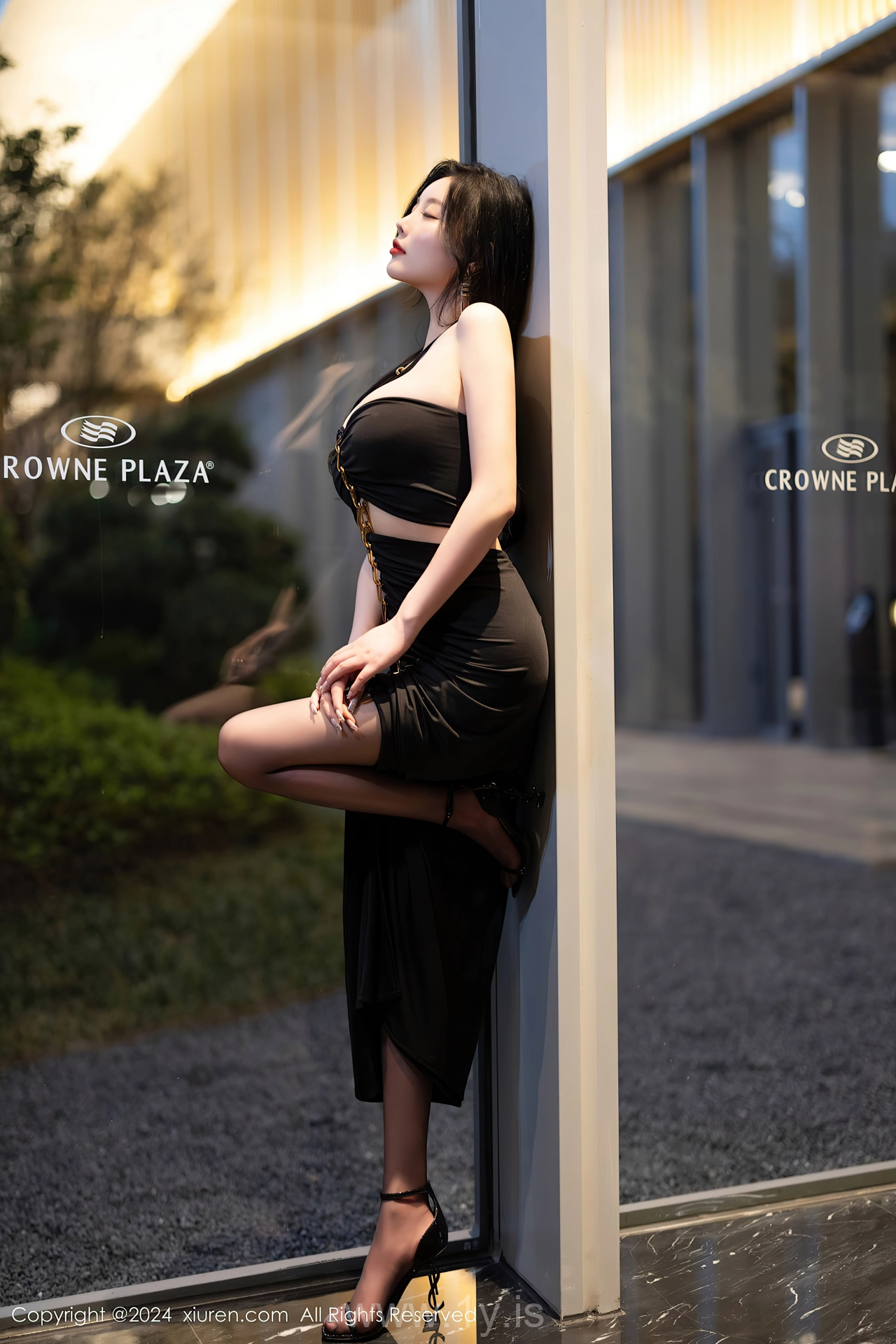 XIUREN(秀人网) No.8484 Slender & Refined Chinese Diva 杨晨晨Yome