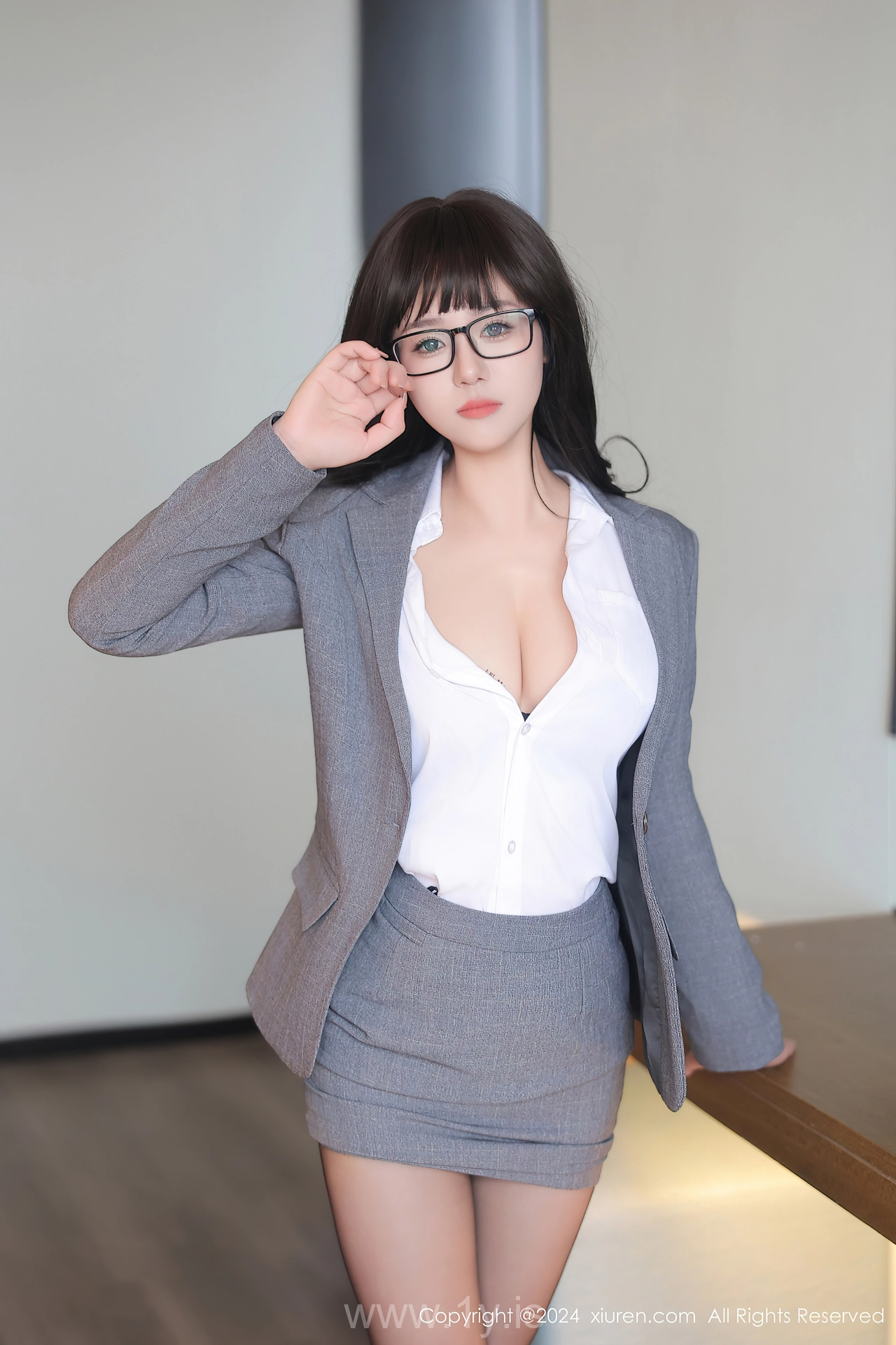 XIUREN(秀人网) No.8496 Gorgeous & Captivating Asian Enchantress 金小依