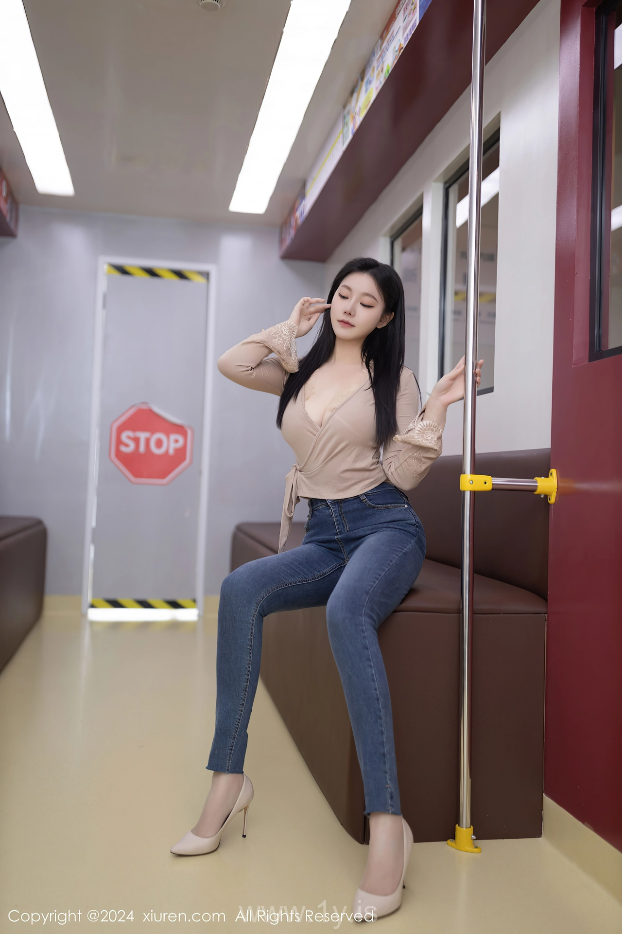 XIUREN(秀人网) No.8498 Playful & Lively Asian Peri 安然anran