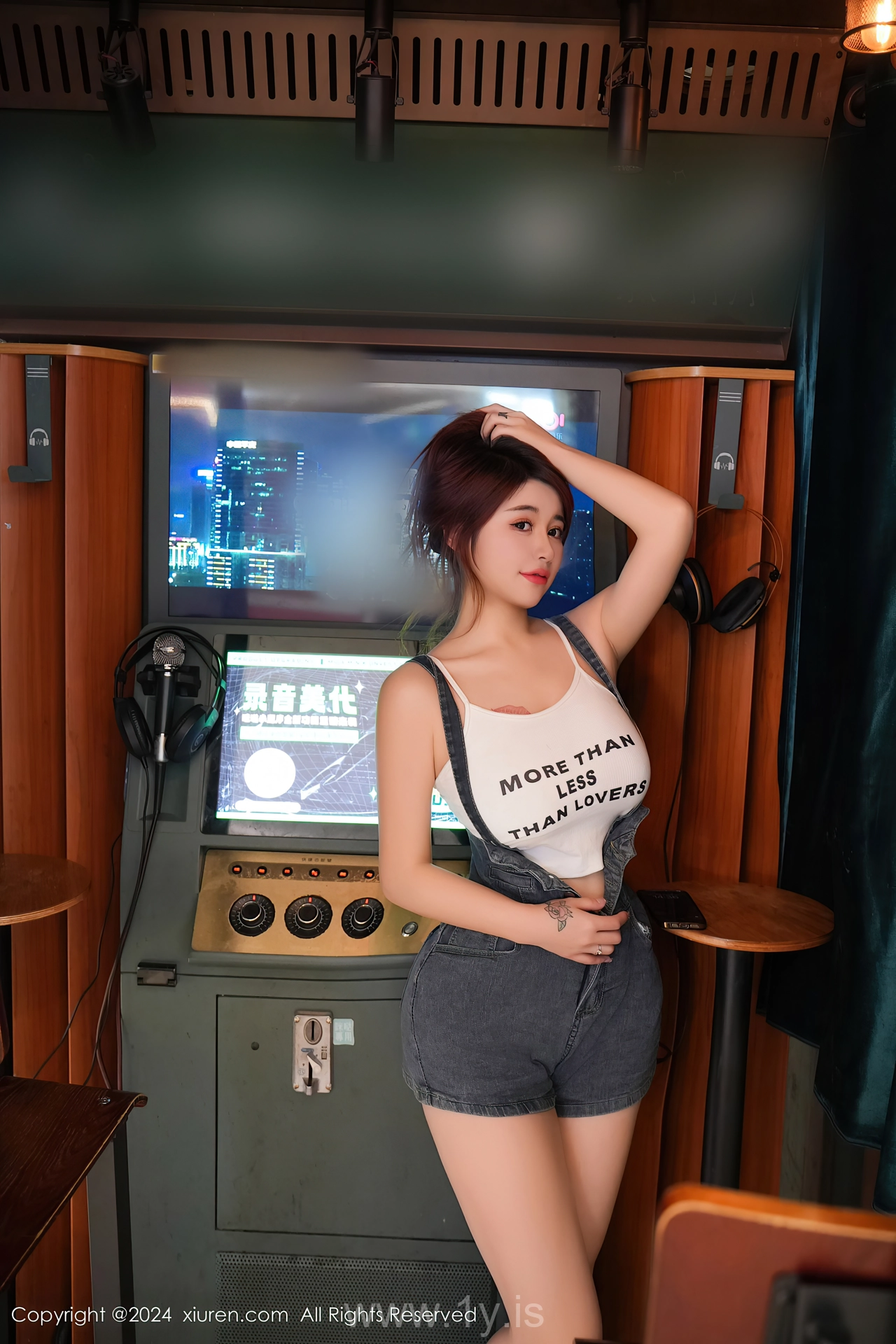 XIUREN(秀人网) No.8506 Luminous & Appealing Asian Sweetie 美七Mia