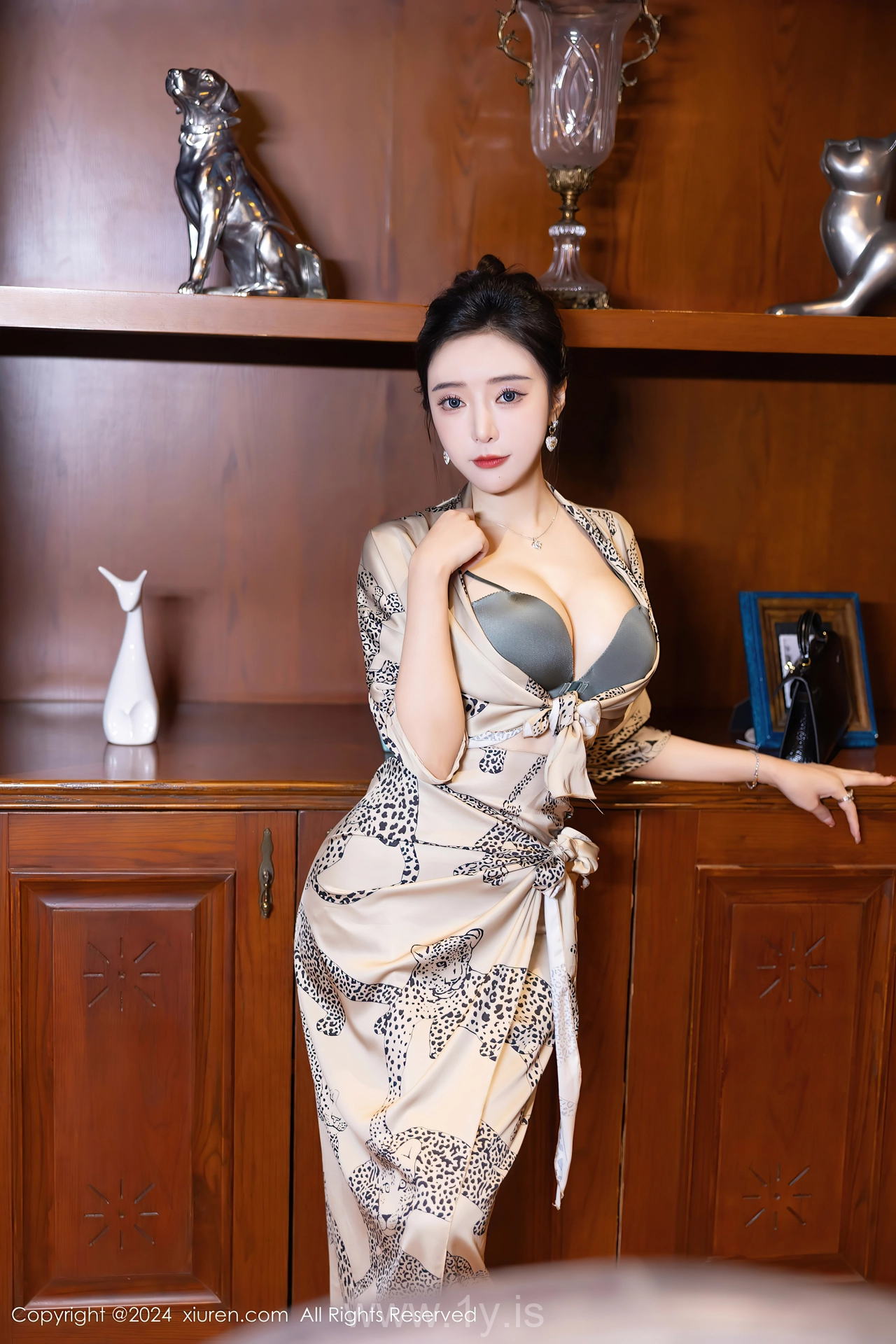 XIUREN(秀人网) No.8510 Radiant & Good-looking Chinese Beauty Queen 王馨瑶yanni