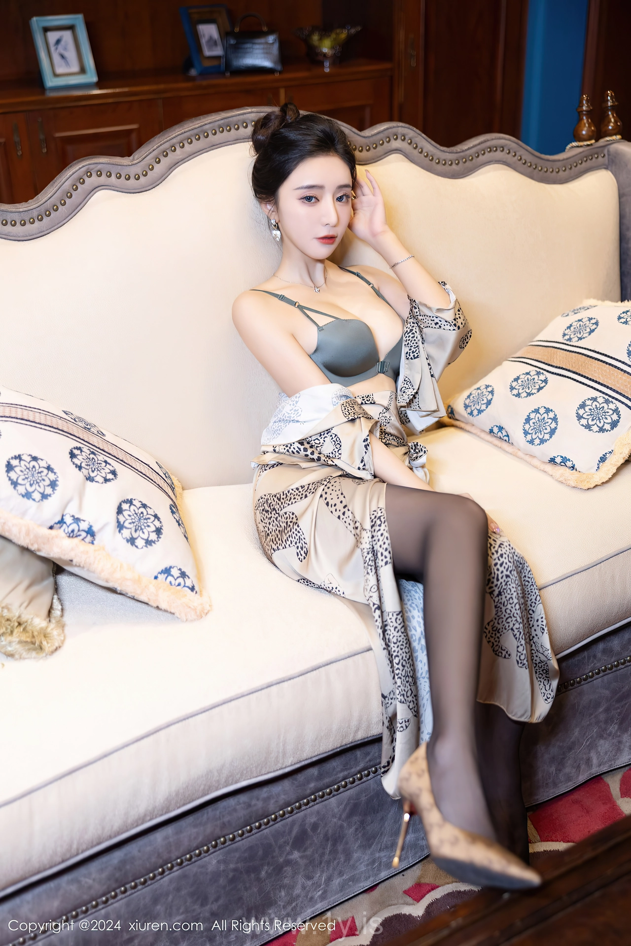 XIUREN(秀人网) No.8510 Radiant & Good-looking Chinese Beauty Queen 王馨瑶yanni