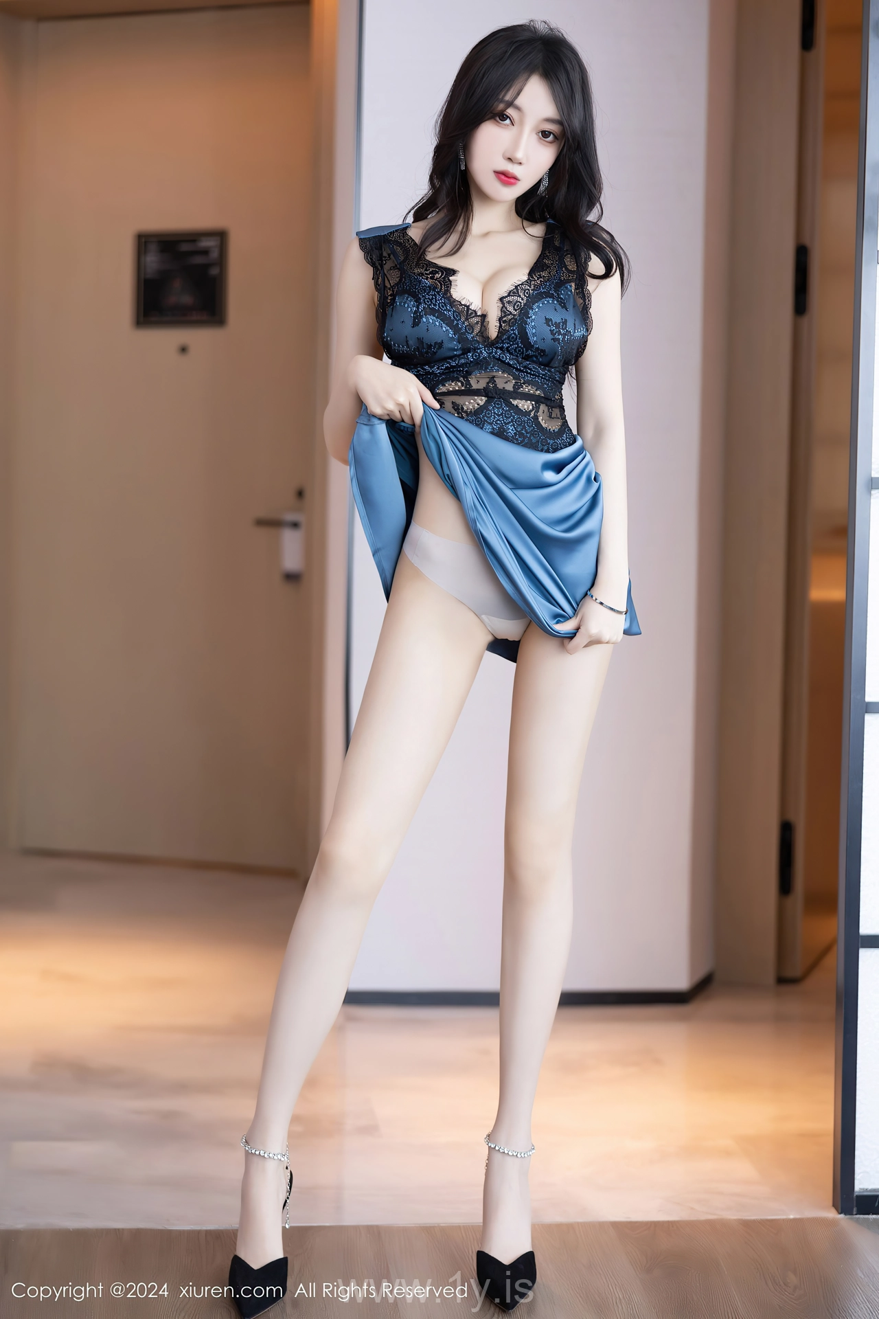 XIUREN(秀人网) No.8520 Tempting Asian Cougar 玥儿玥