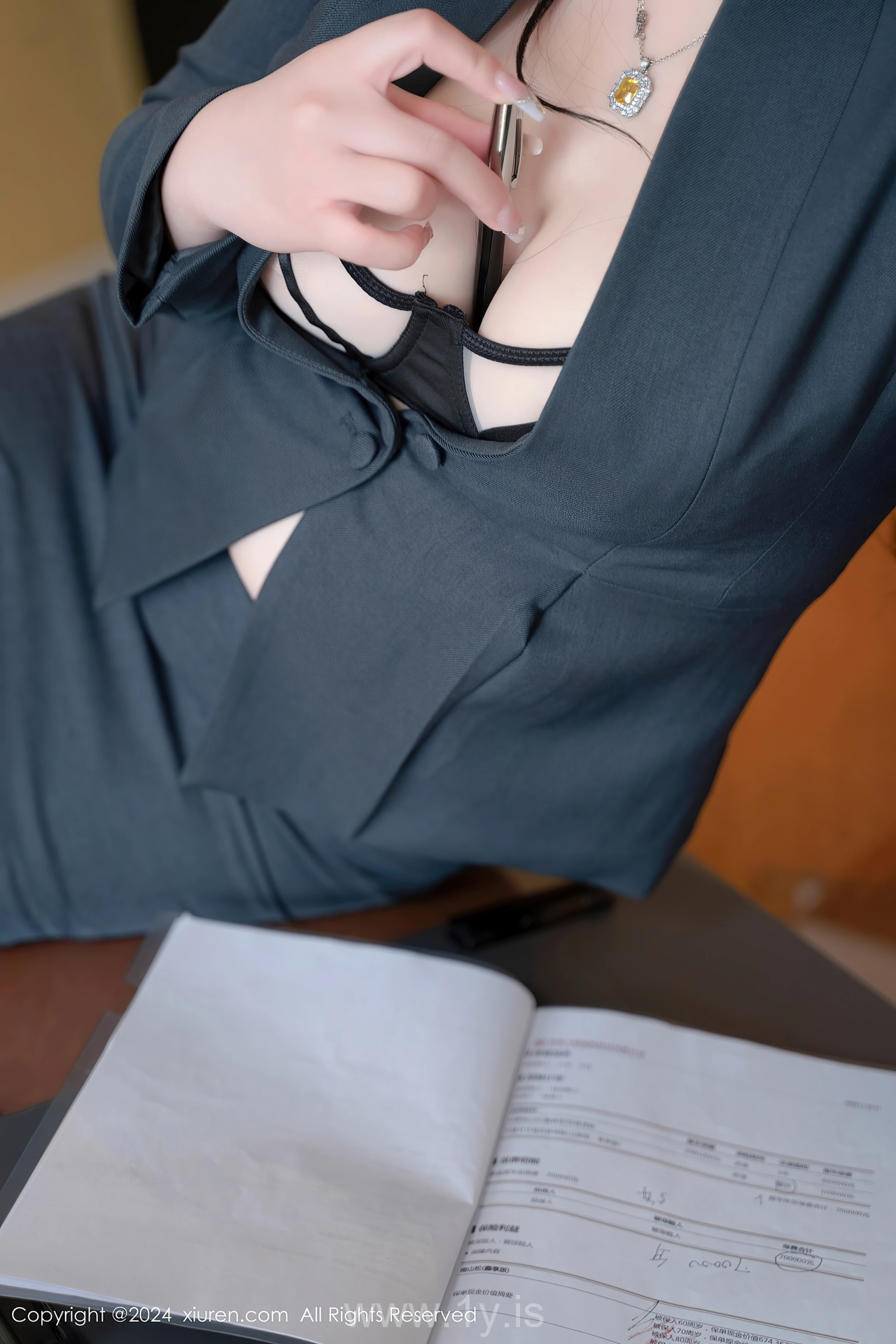 XIUREN(秀人网) No.8541 Fashionable & Classy Asian Belle 王婉悠Queen