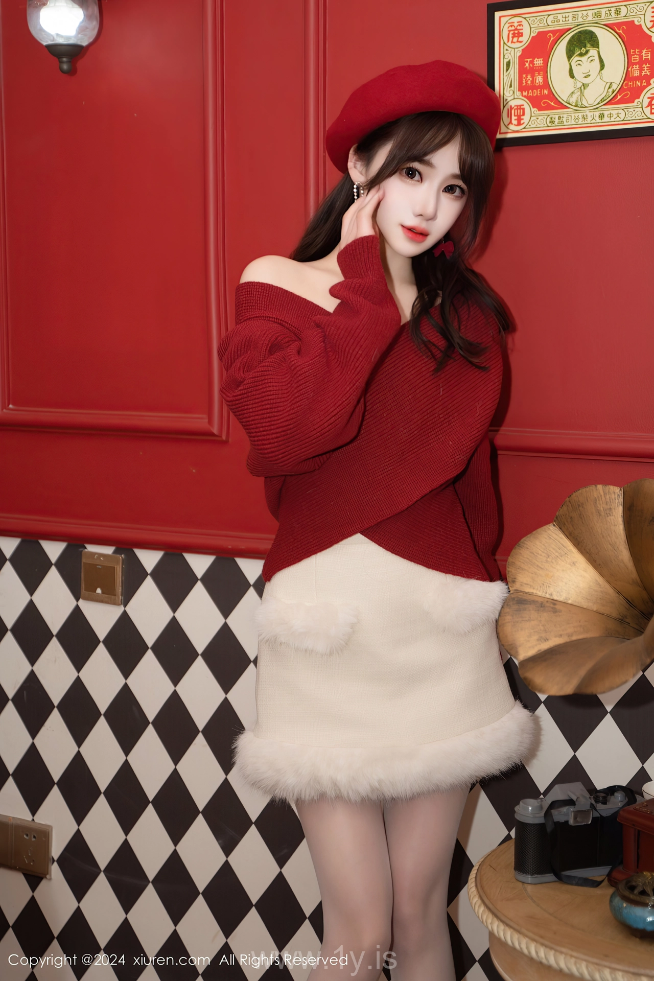 XIUREN(秀人网) No.8551 Stylish & Enchanting Chinese Vixen 林月月