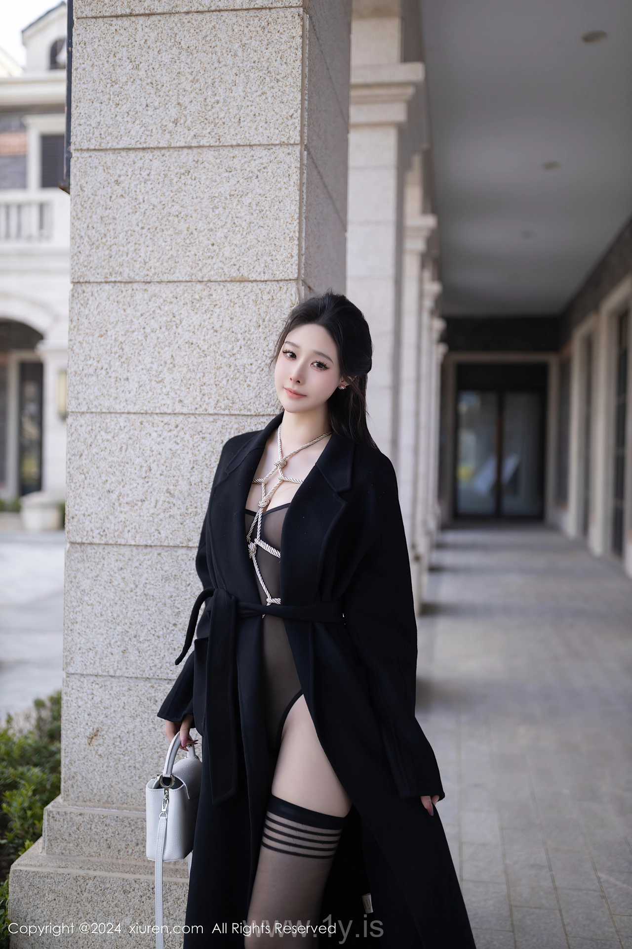 XIUREN(秀人网) No.8552 Sophisticated & Mesmerizing Asian Maiden 小逗逗