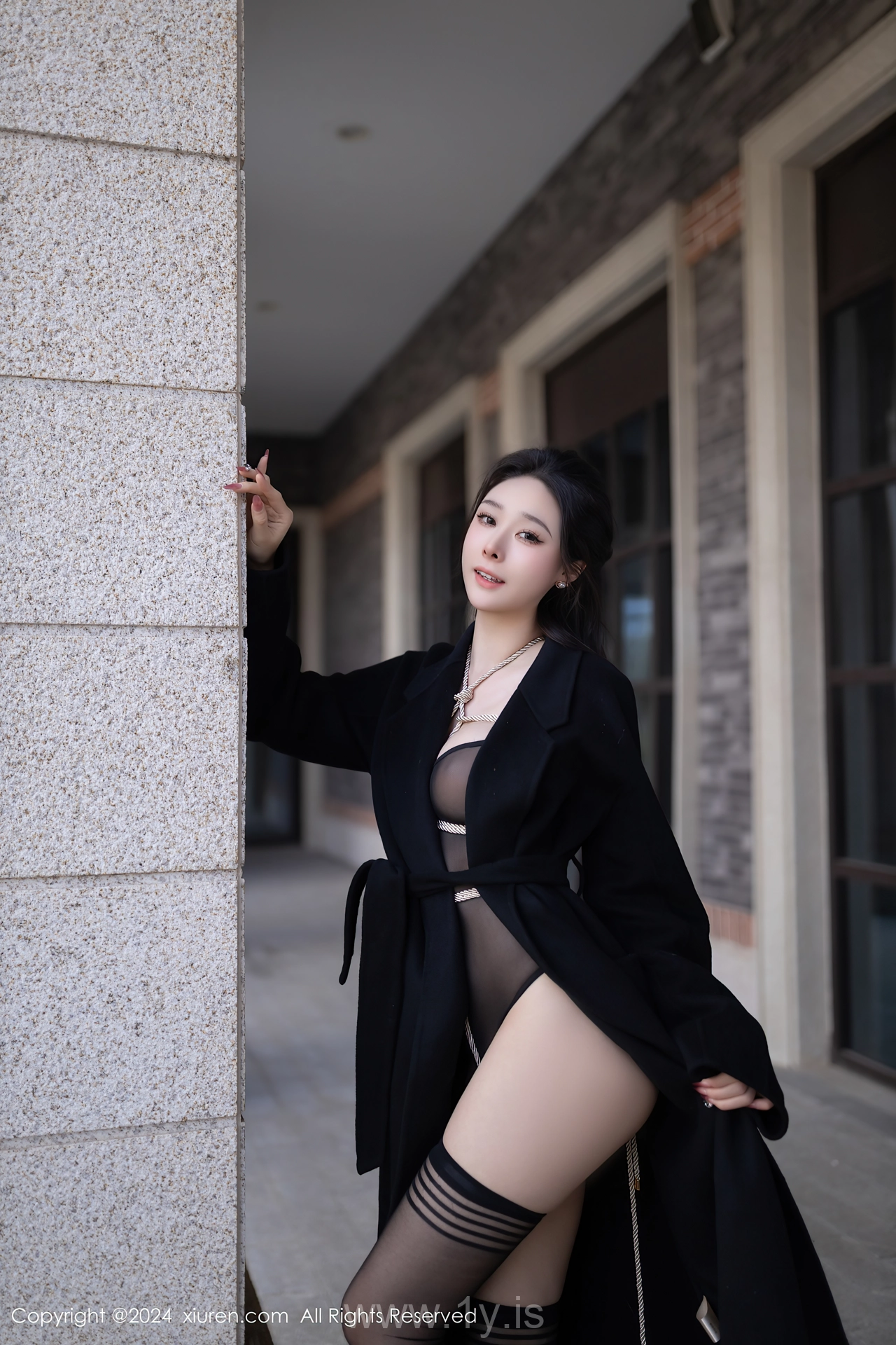 XIUREN(秀人网) No.8552 Sophisticated & Mesmerizing Asian Maiden 小逗逗