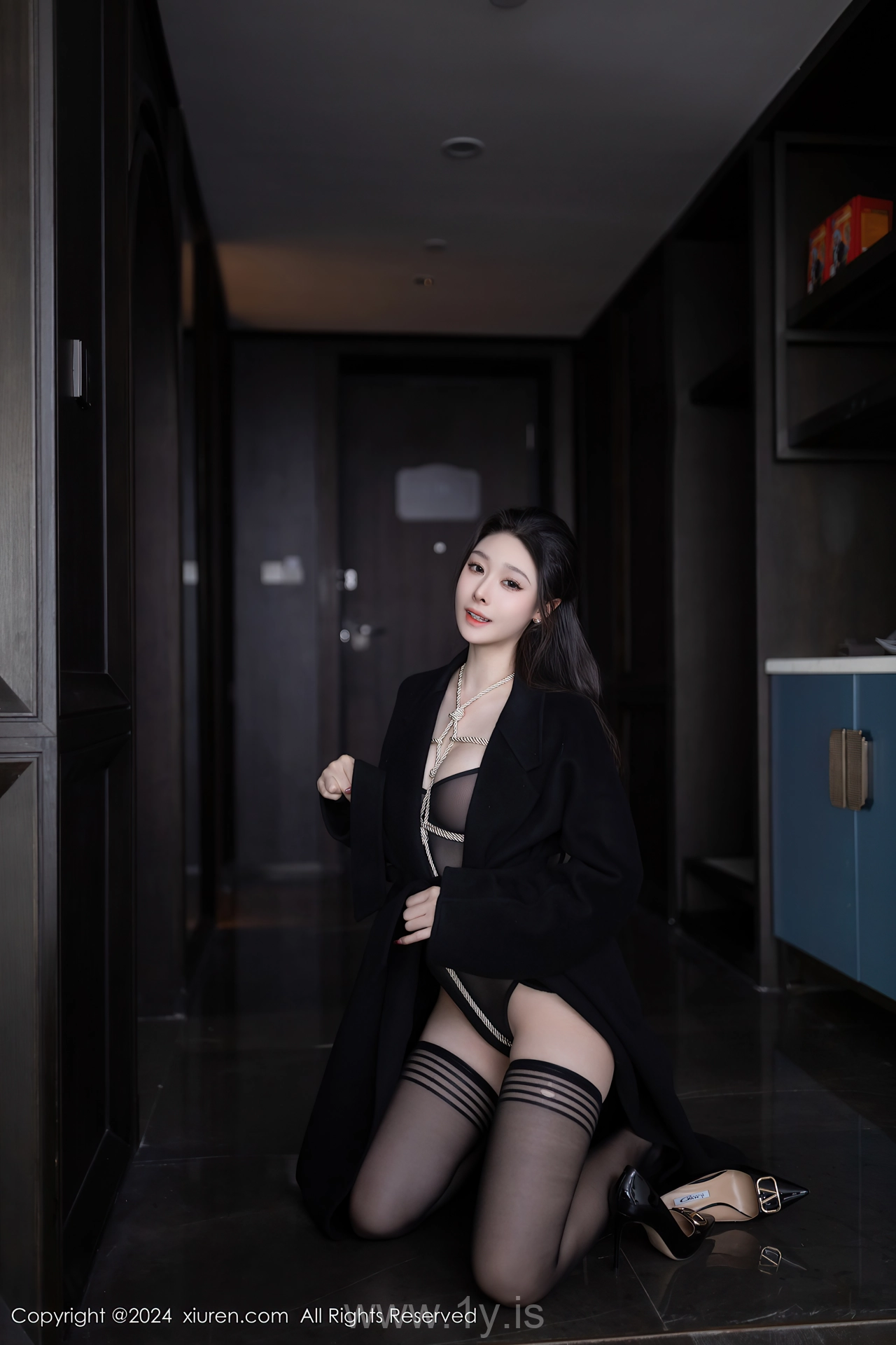 XIUREN(秀人网) No.8552 Sophisticated & Mesmerizing Asian Maiden 小逗逗