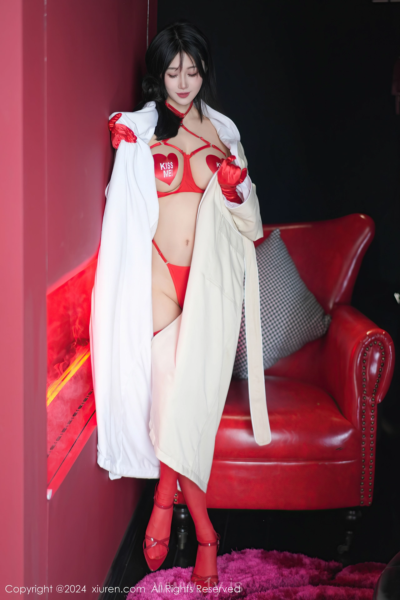 XIUREN(秀人网) No.8555 Lovely & Glamorous Asian Homebody Girl laura阿姣