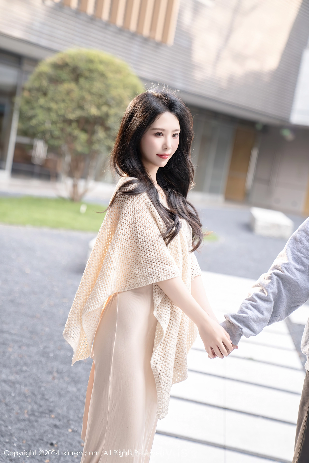 XIUREN(秀人网) No.8559 Shimmering Asian Maiden 利世