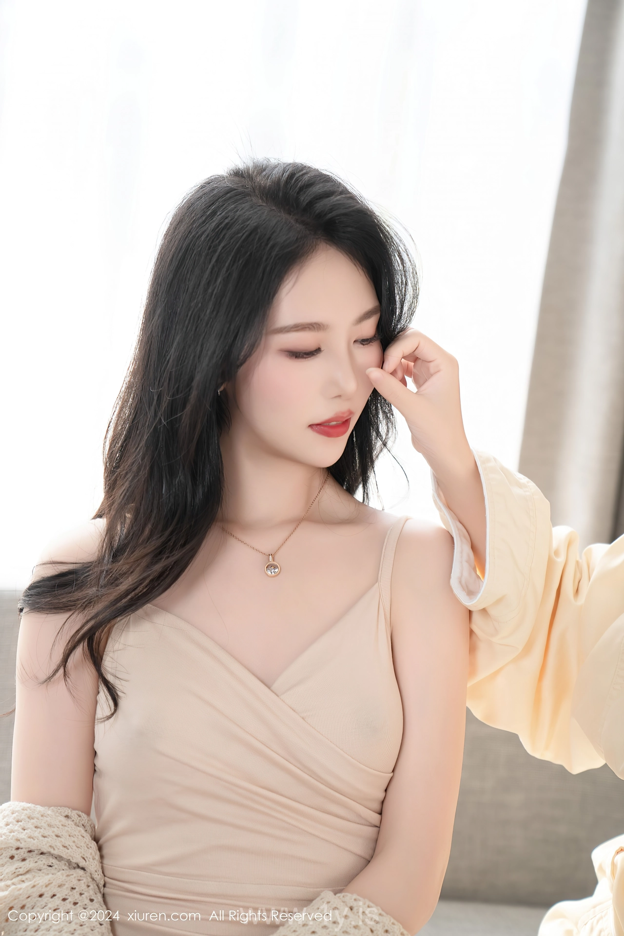 XIUREN(秀人网) No.8559 Shimmering Asian Maiden 利世