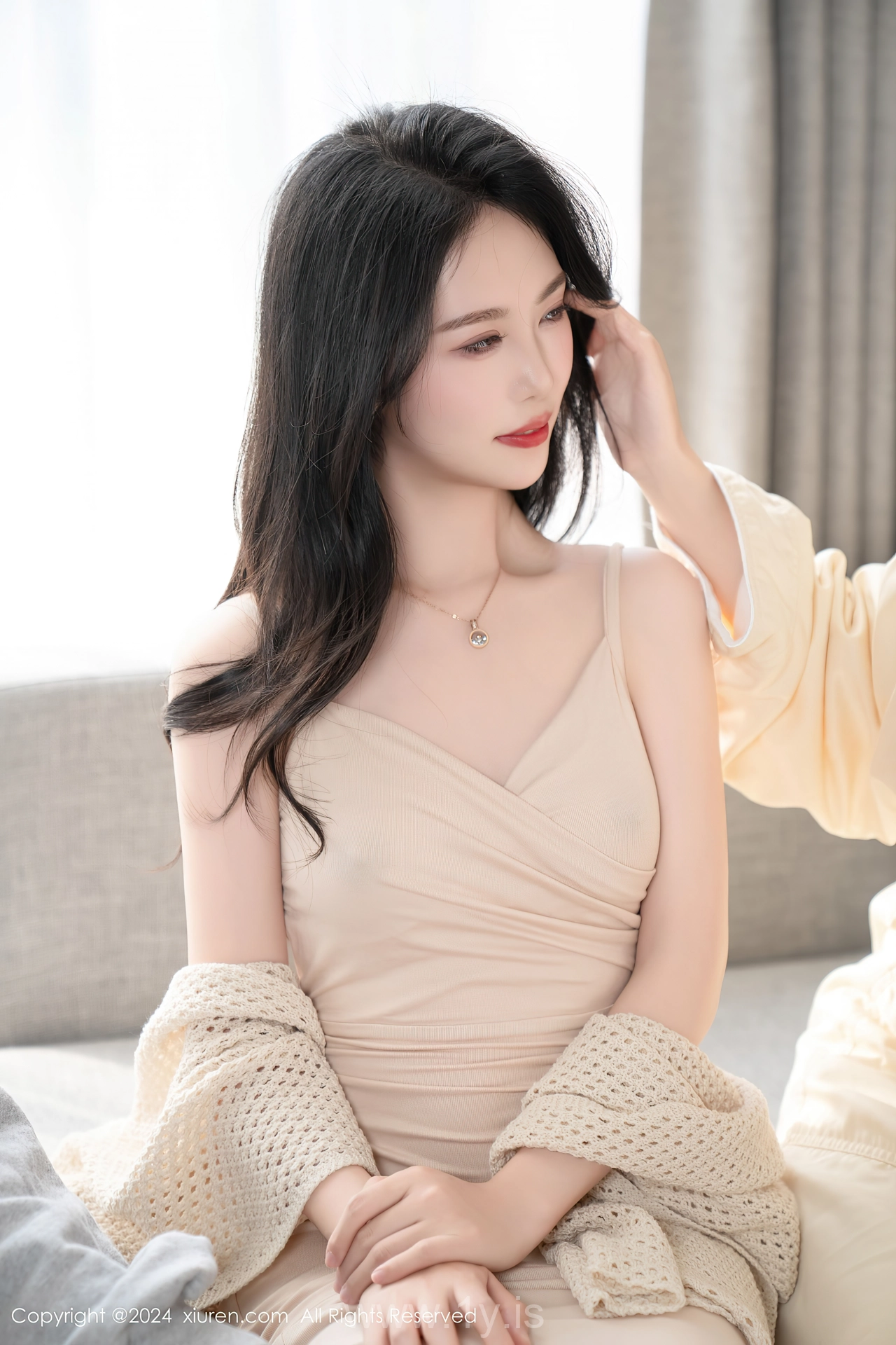 XIUREN(秀人网) No.8559 Shimmering Asian Maiden 利世