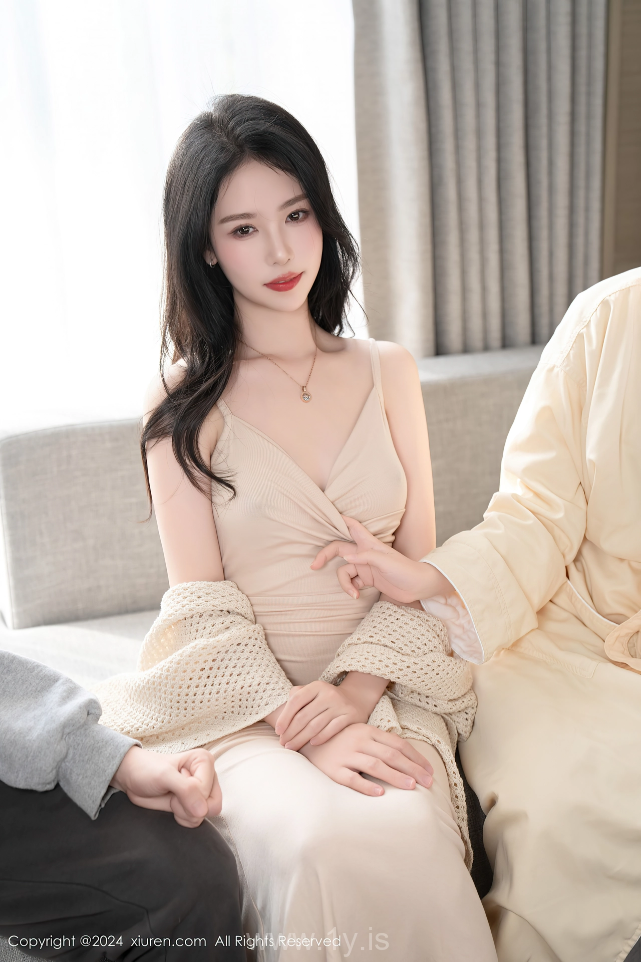 XIUREN(秀人网) No.8559 Shimmering Asian Maiden 利世