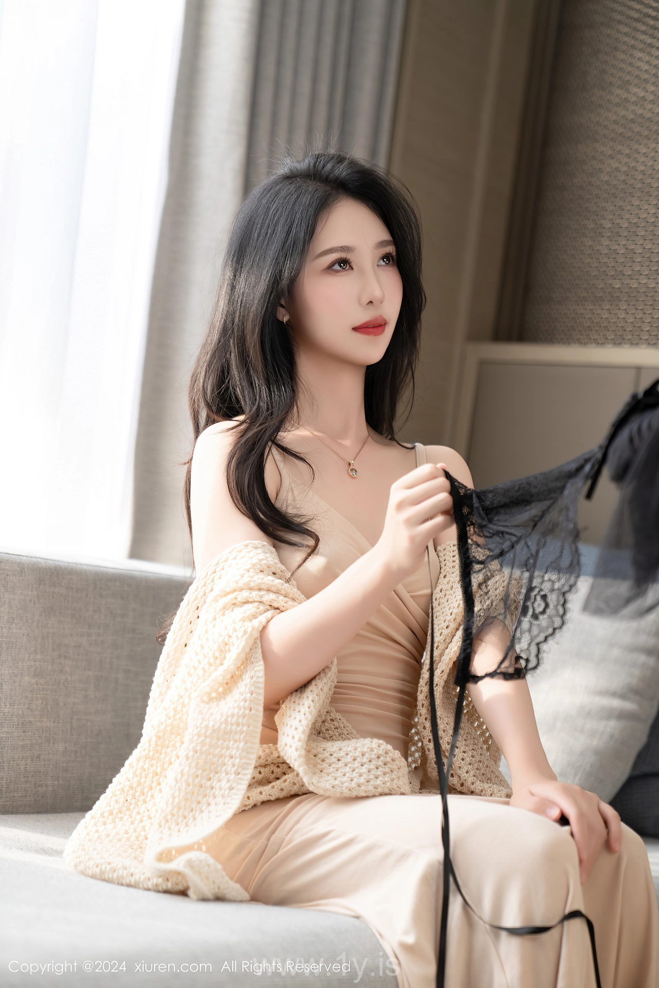 XIUREN(秀人网) No.8559 Shimmering Asian Maiden 利世