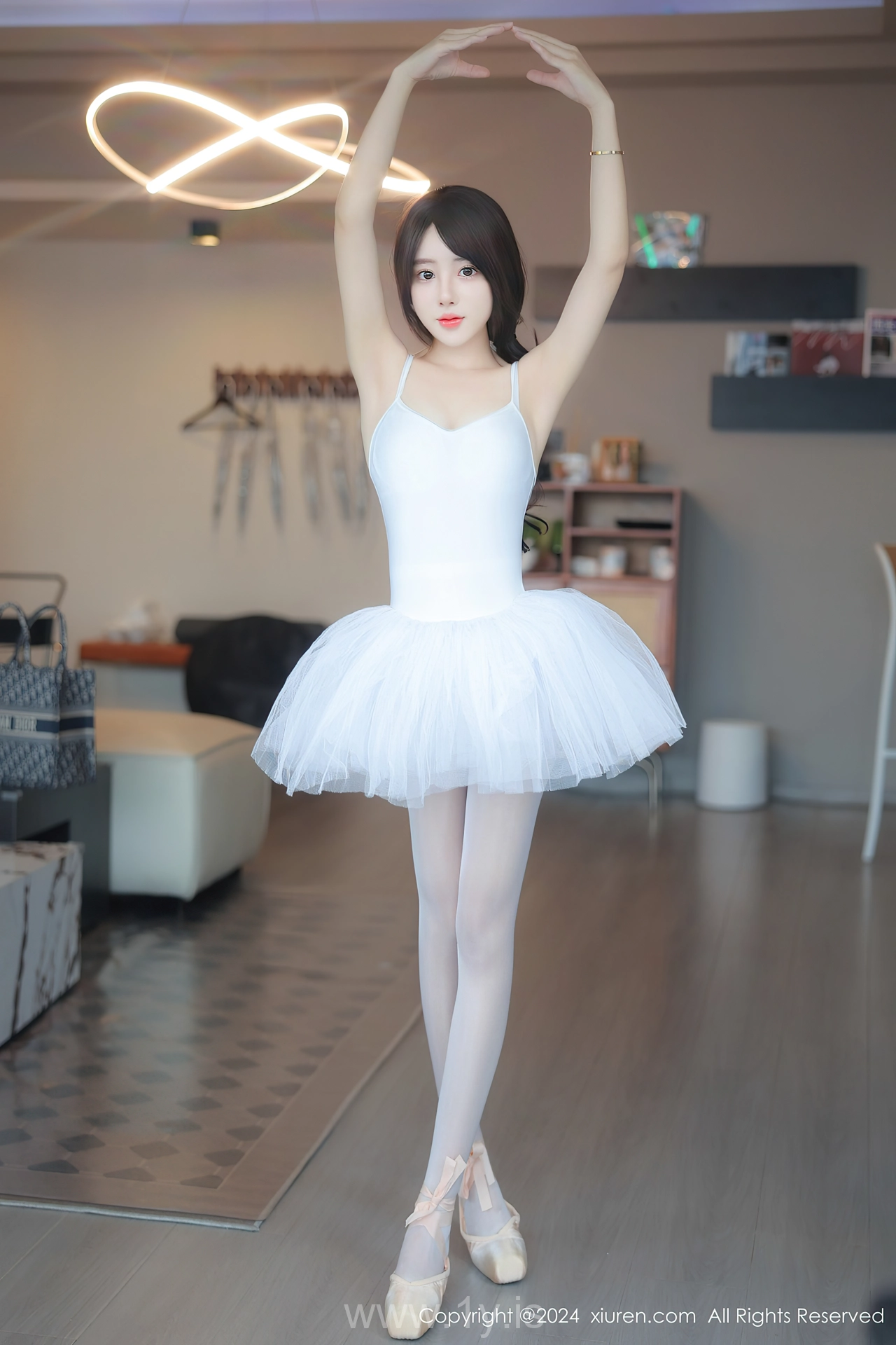 XIUREN(秀人网) No.8564 Seductive & Luminous Asian Sweetie 桃妖夭