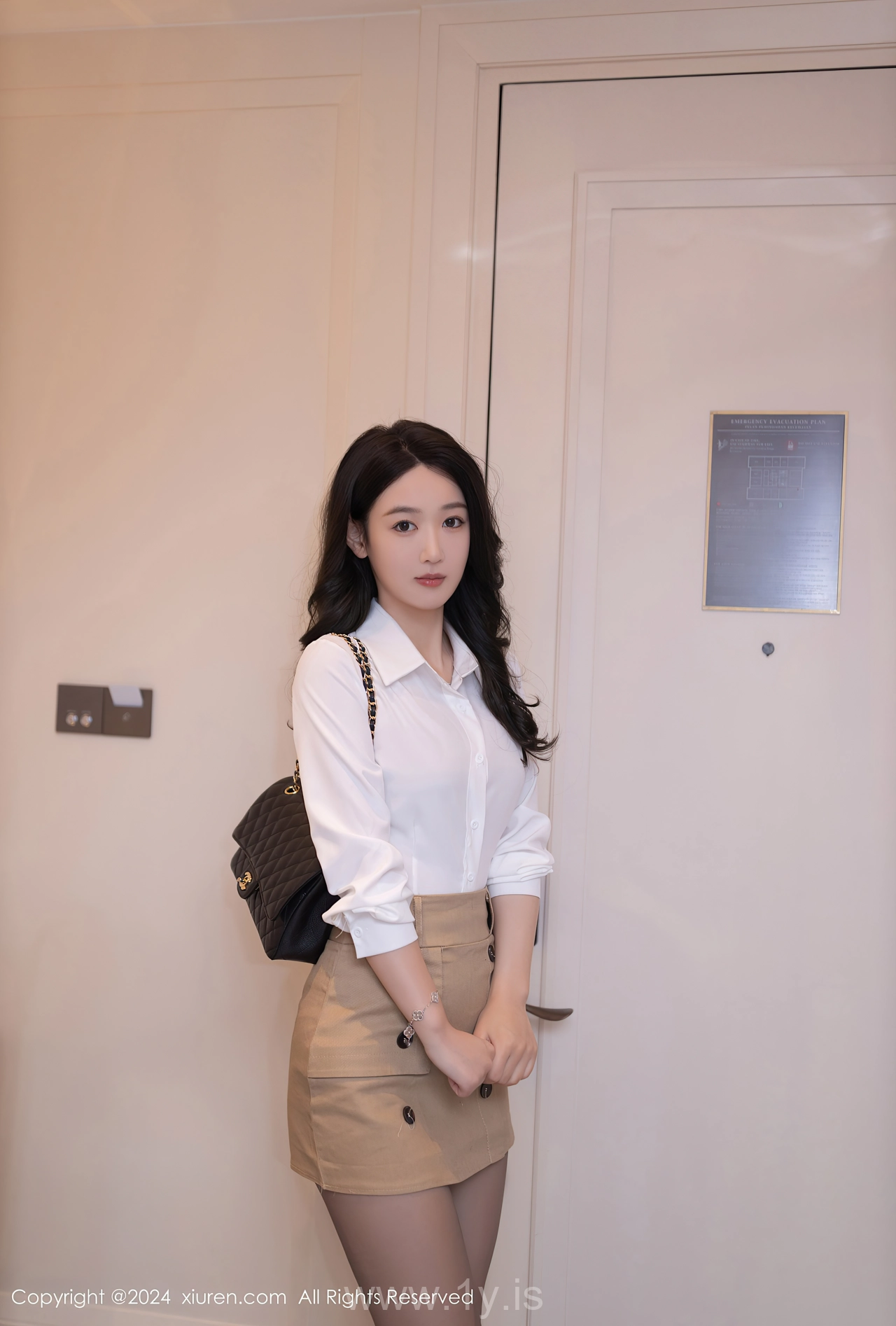 XIUREN(秀人网) No.8571 Alluring & Fashionable Chinese Goddess 唐安琪