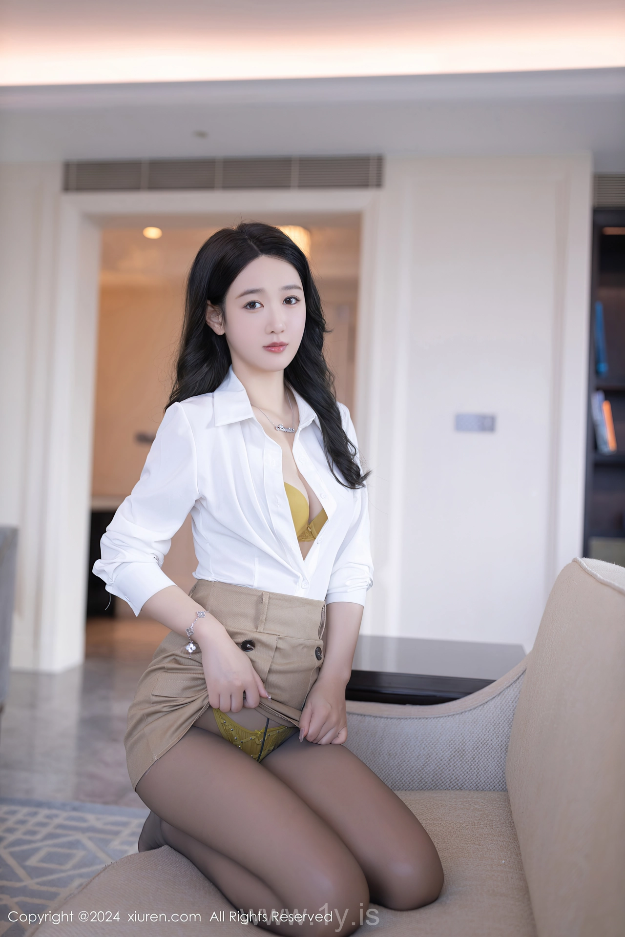 XIUREN(秀人网) No.8571 Alluring & Fashionable Chinese Goddess 唐安琪