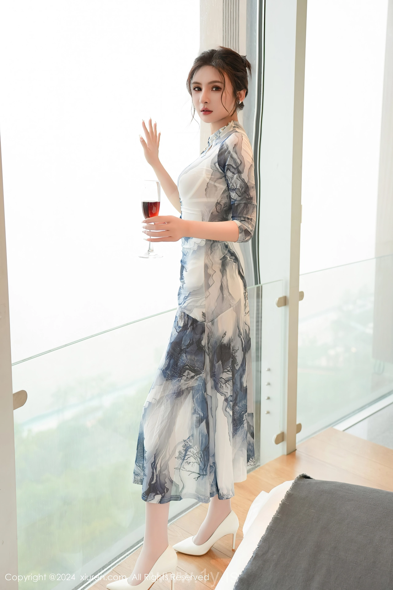 XIUREN(秀人网) No.8587 Fair & Stylish Chinese Hottie Emily尹菲