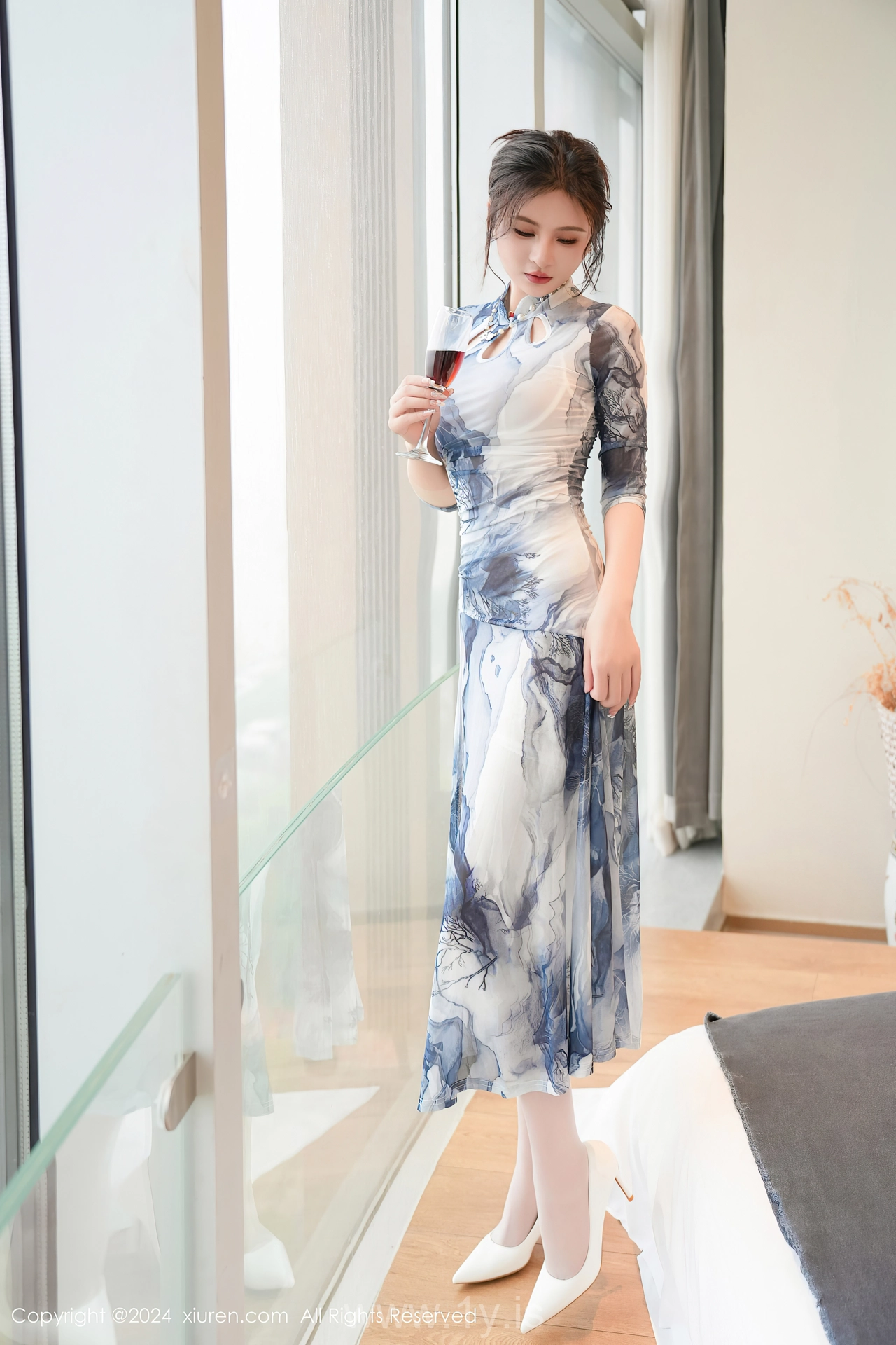 XIUREN(秀人网) No.8587 Fair & Stylish Chinese Hottie Emily尹菲