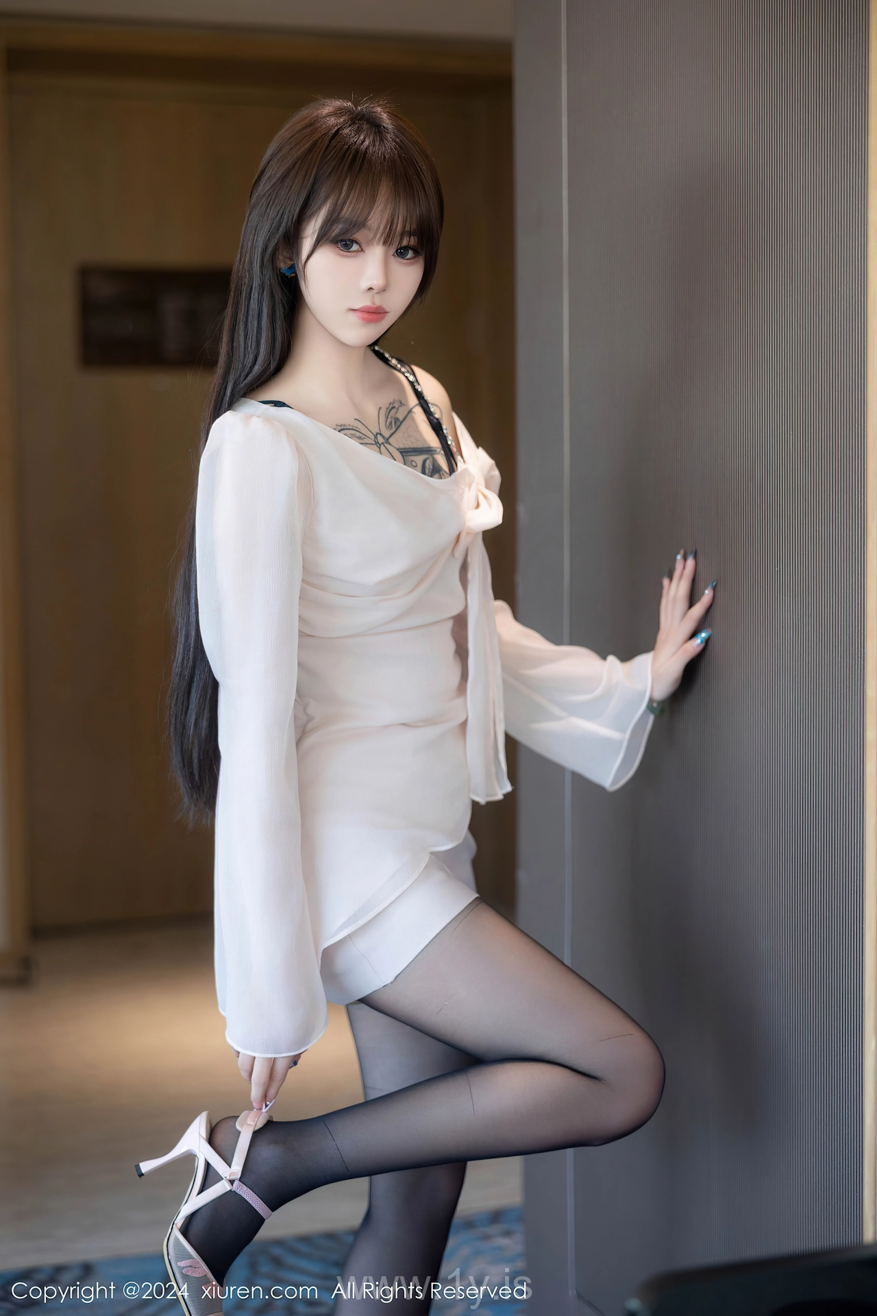 XIUREN(秀人网) No.8591 Charismatic & Nice-looking Chinese Femme fatale 奶瓶