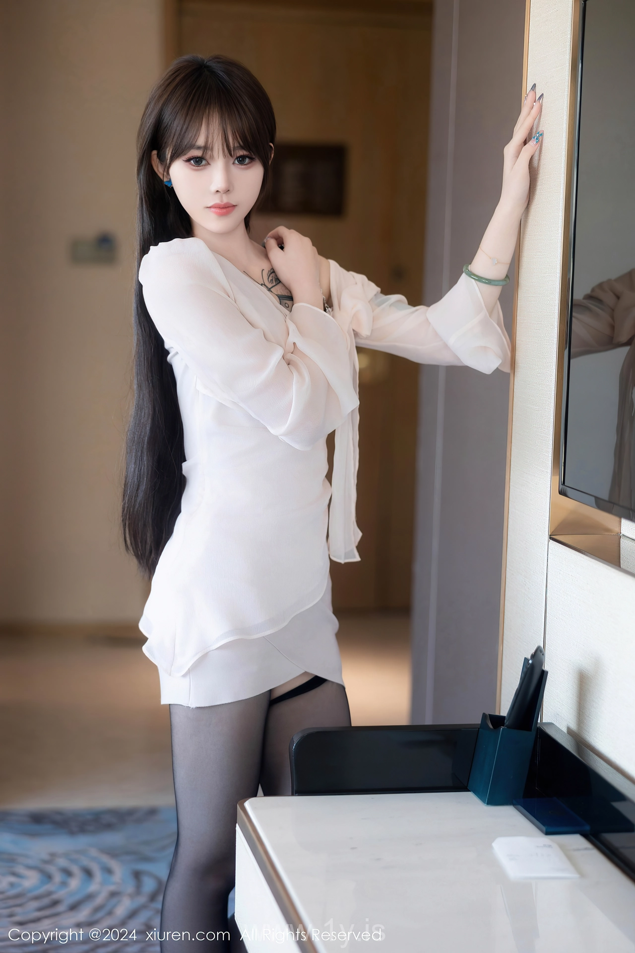 XIUREN(秀人网) No.8591 Charismatic & Nice-looking Chinese Femme fatale 奶瓶