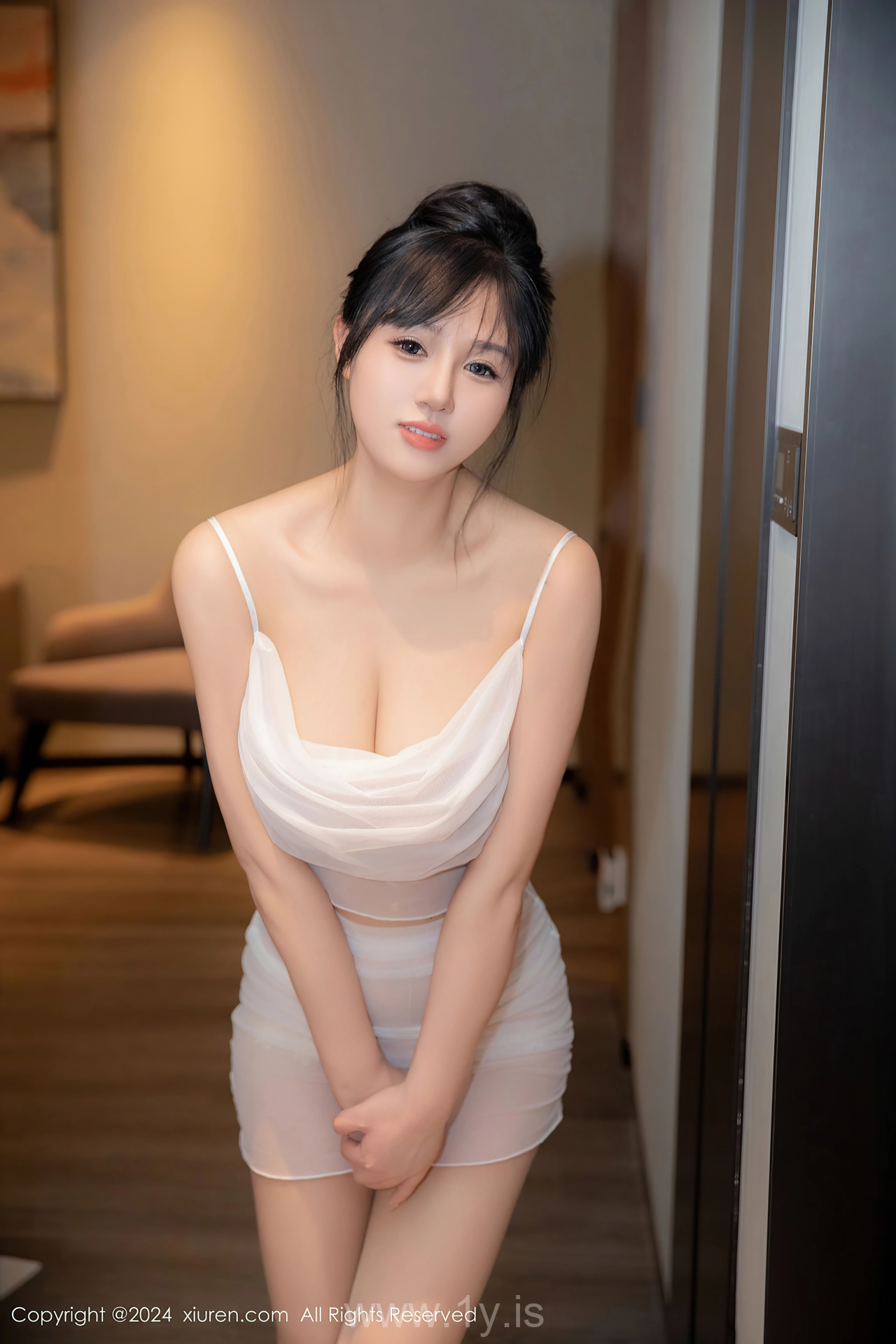 XIUREN(秀人网) No.8611 Pretty & Captivating Asian Peri 金小依