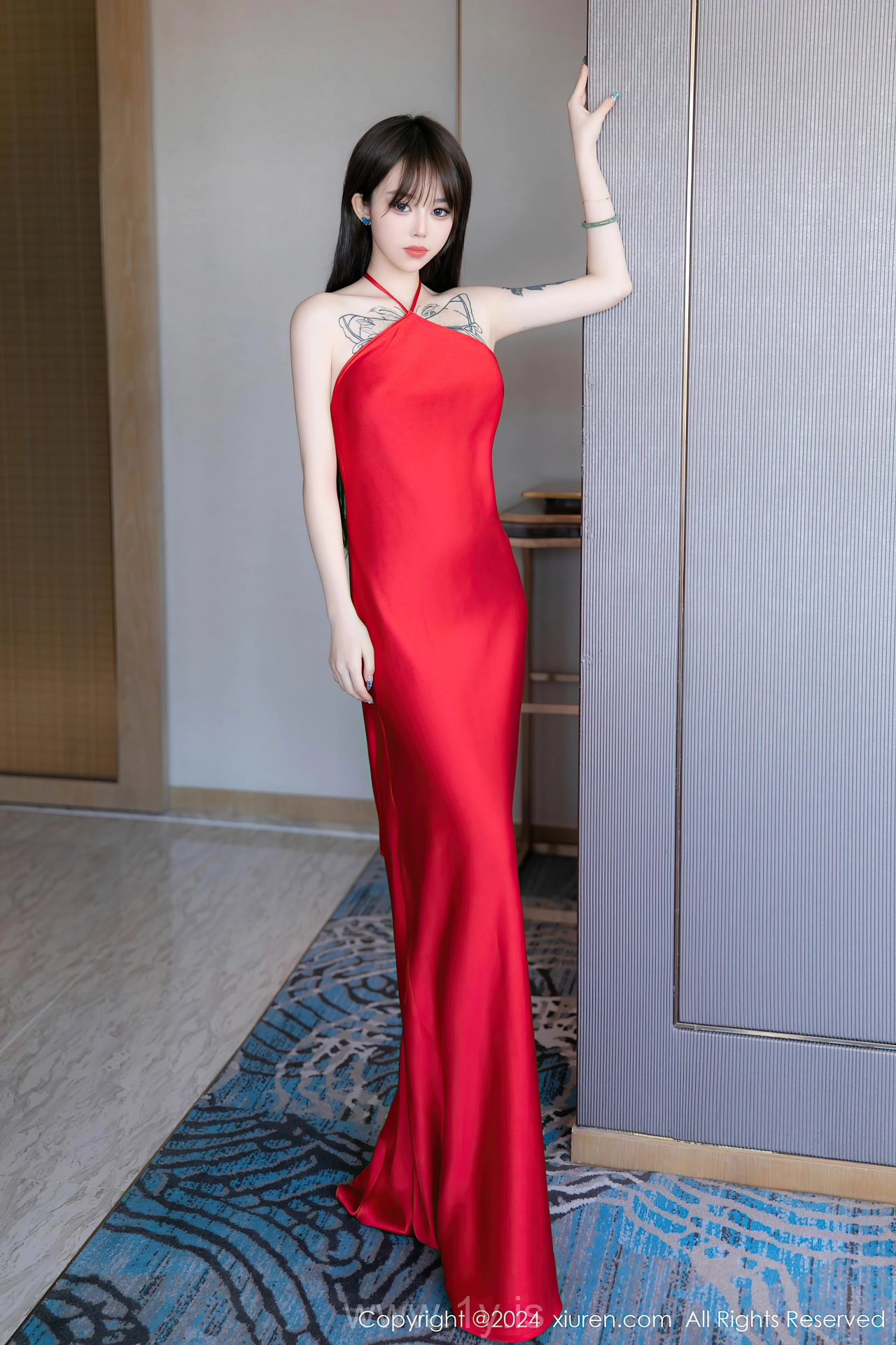 XIUREN(秀人网) No.8630 Shimmering Chinese Starlet 奶瓶