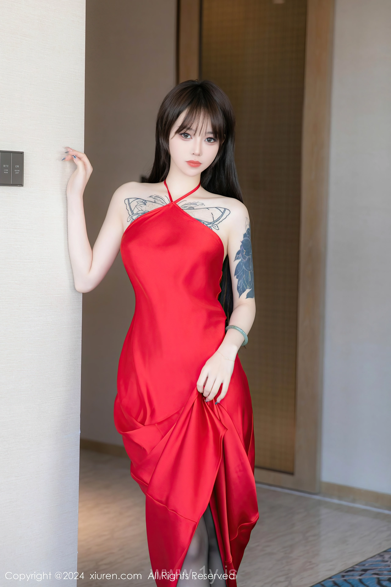 XIUREN(秀人网) No.8630 Shimmering Chinese Starlet 奶瓶